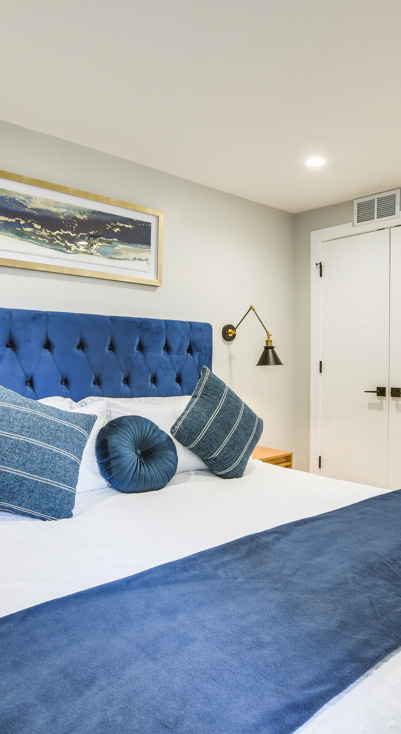 Stylish Chicago Retreat: Walk to Loyola University