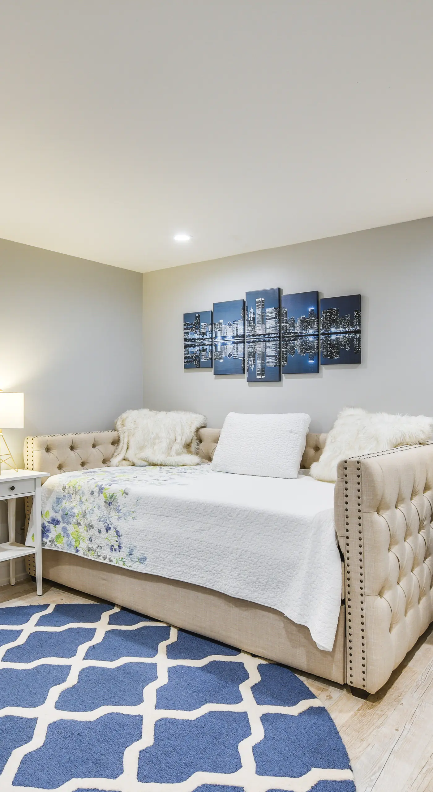 Stylish Chicago Retreat: Walk to Loyola University