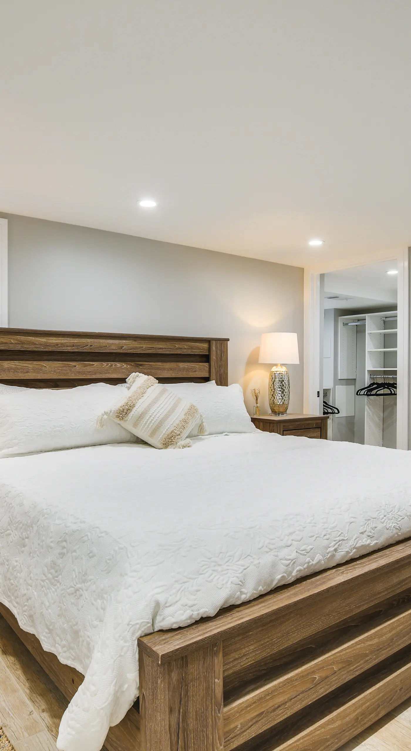 Stylish Chicago Retreat: Walk to Loyola University