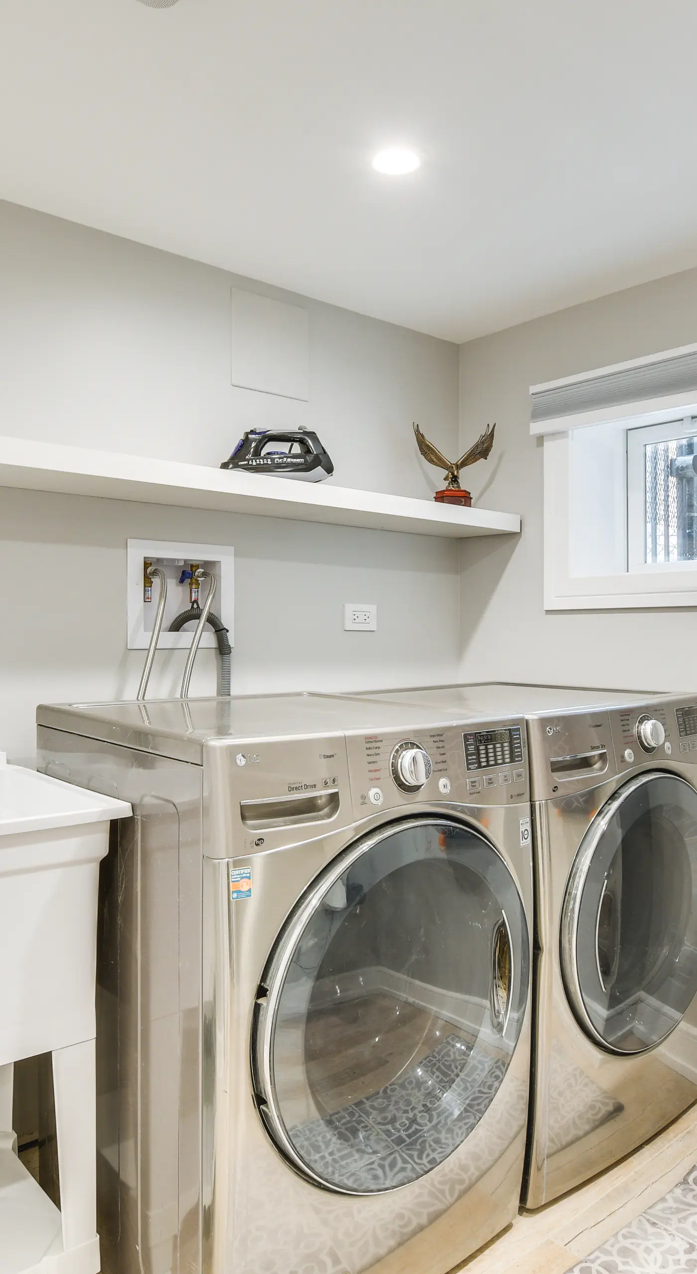 Stylish Chicago Retreat: Walk to Loyola University