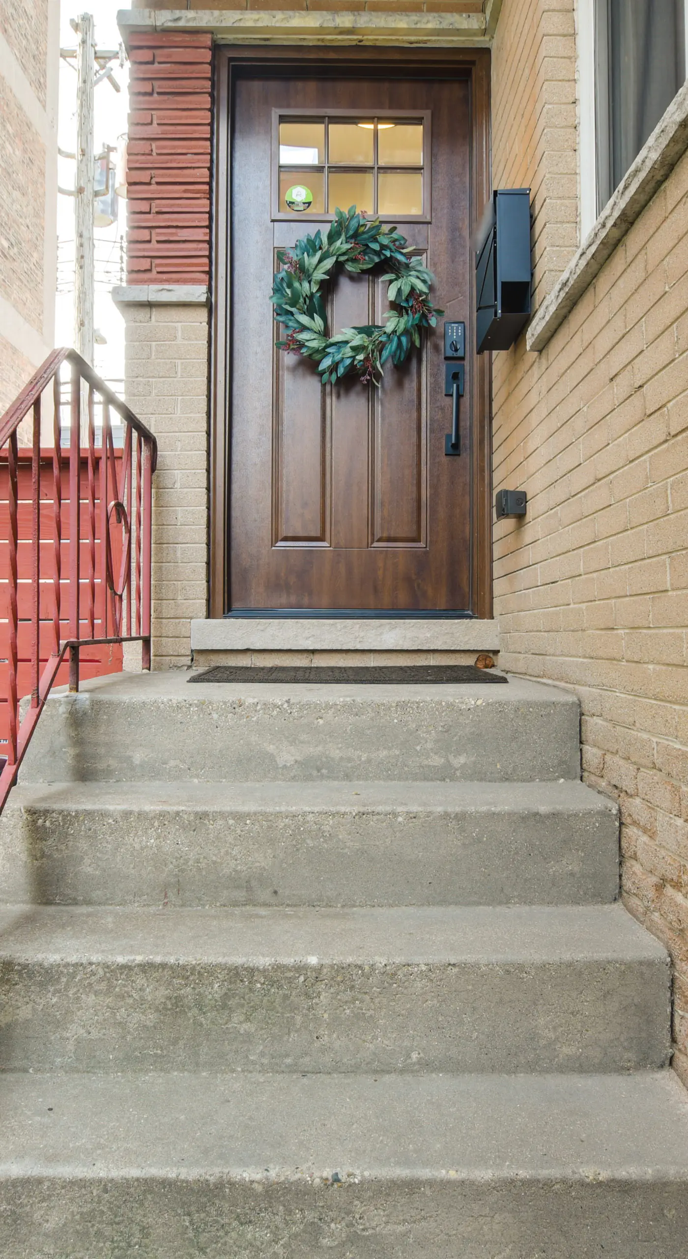 Stylish Chicago Retreat: Walk to Loyola University