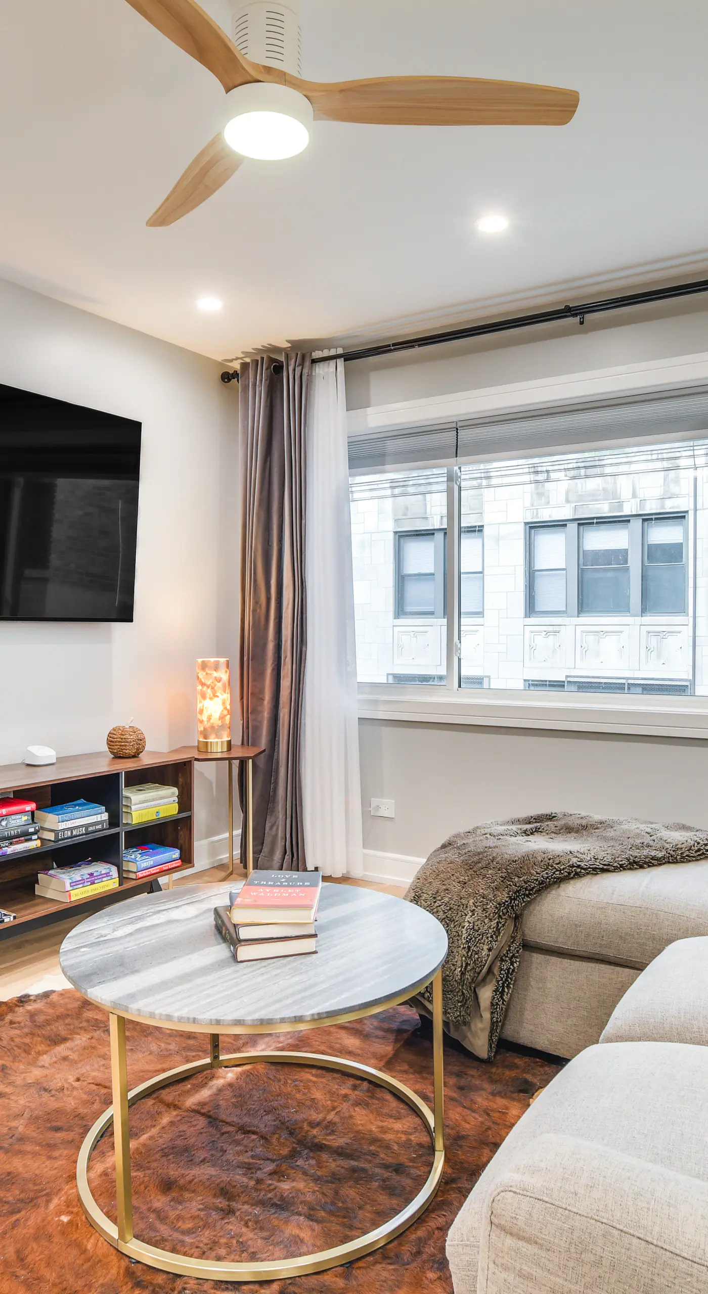 Stylish Chicago Retreat: Walk to Loyola University