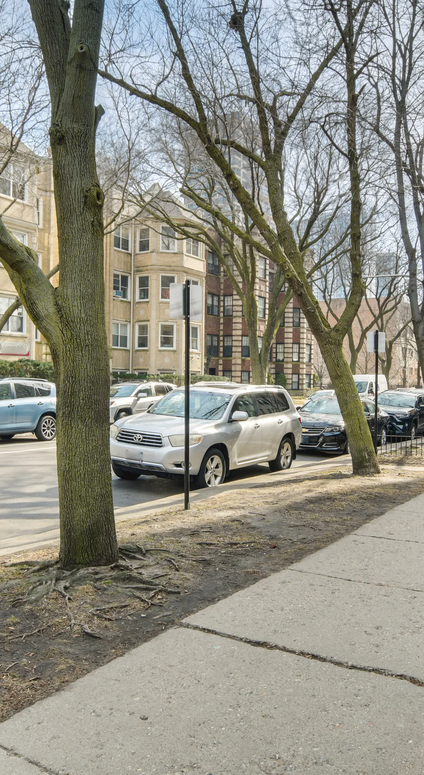 Stylish Chicago Retreat: Walk to Loyola University