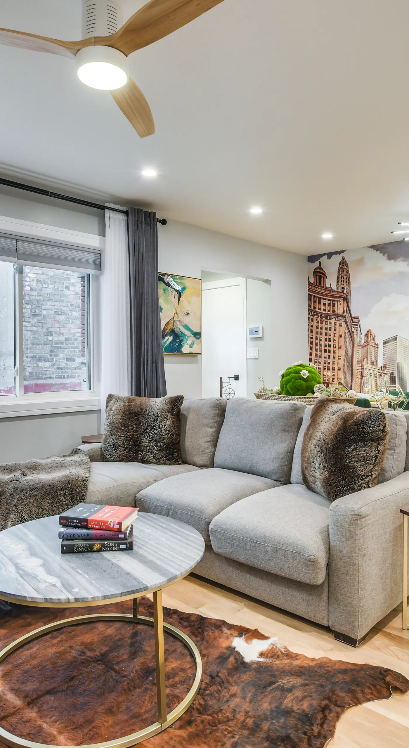 Stylish Chicago Retreat: Walk to Loyola University