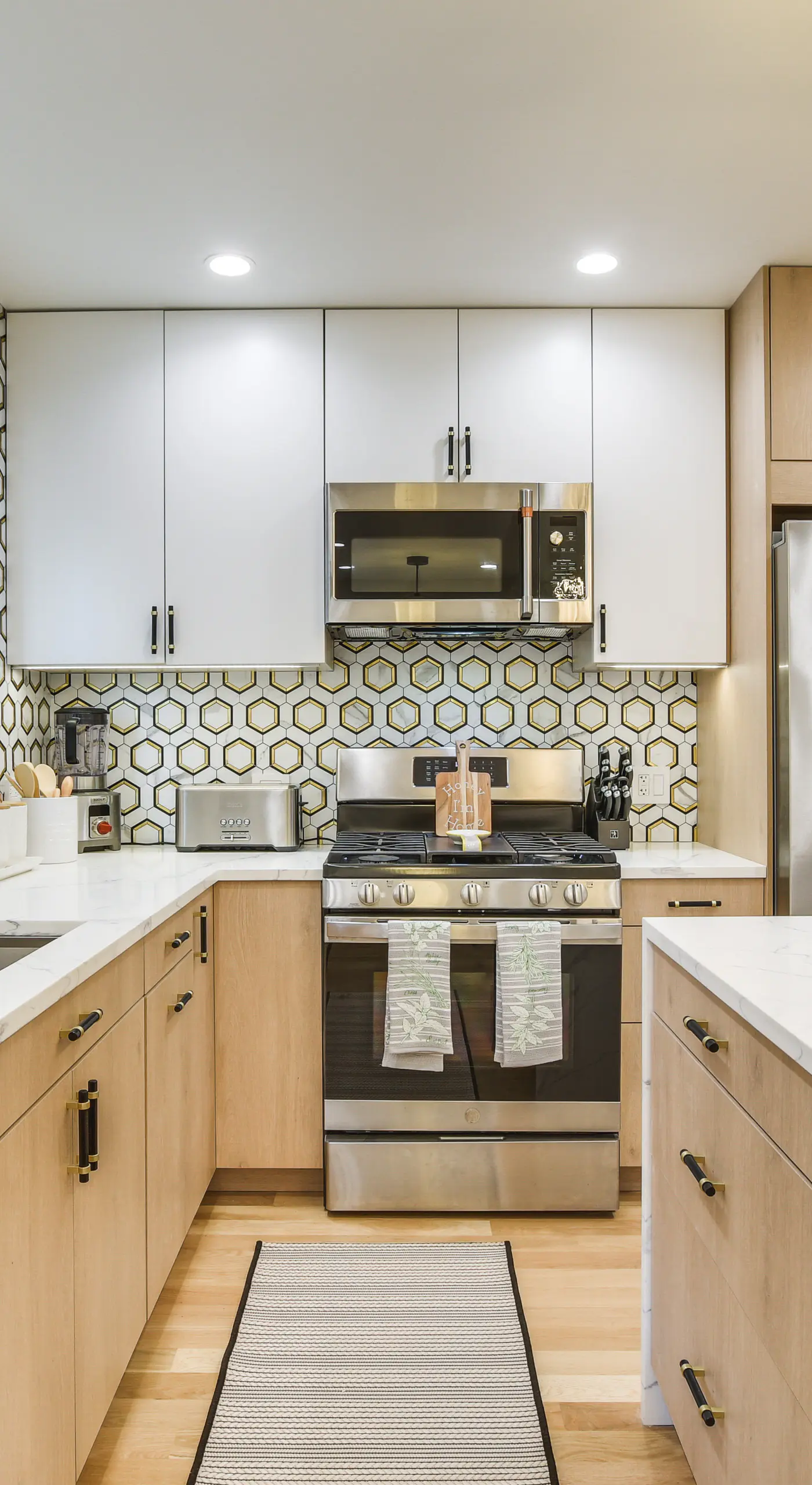 Stylish Chicago Retreat: Walk to Loyola University