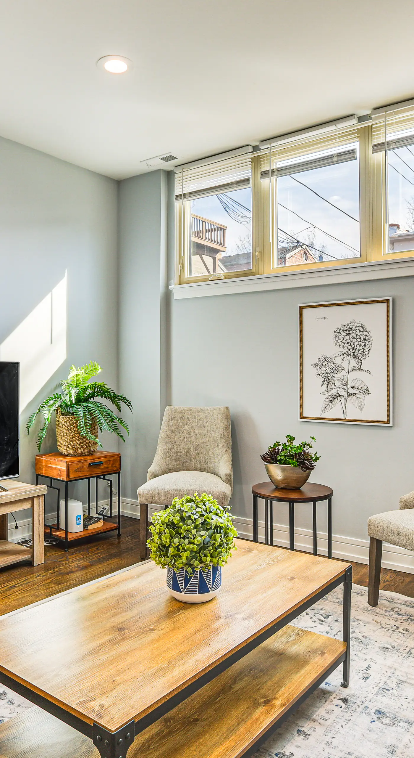 Walk to Blue Line: Sleek Apartment in Bucktown!