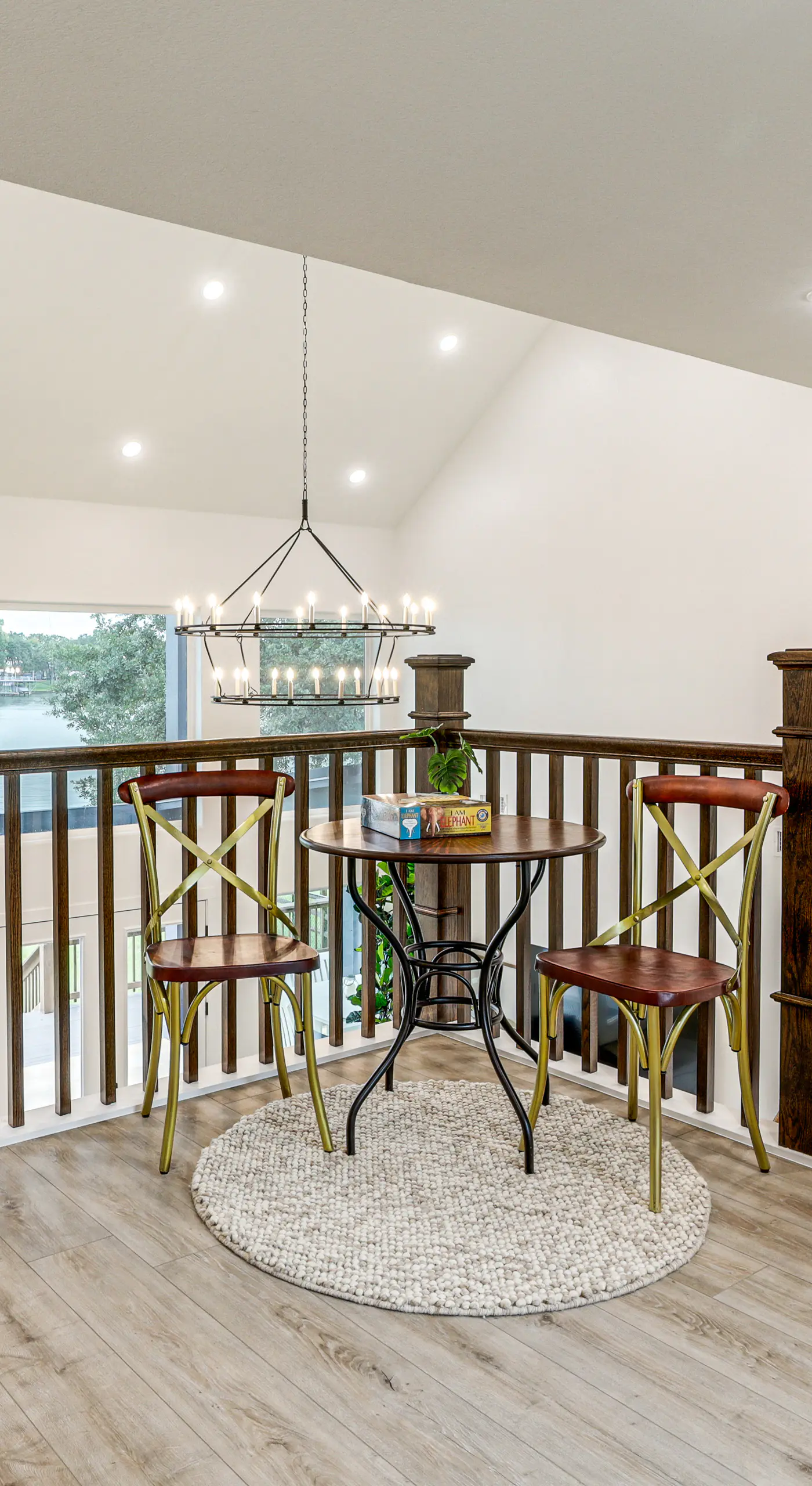 Hot Tub, Fire Pit! High-End Cedar Creek Lake Haven