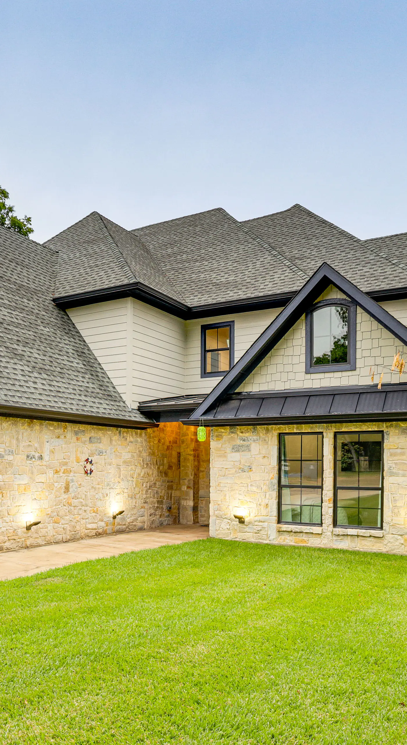 Hot Tub, Fire Pit! High-End Cedar Creek Lake Haven
