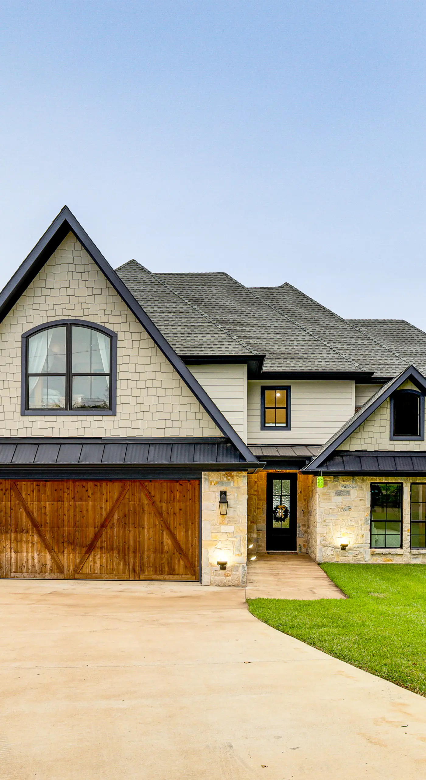 Hot Tub, Fire Pit! High-End Cedar Creek Lake Haven