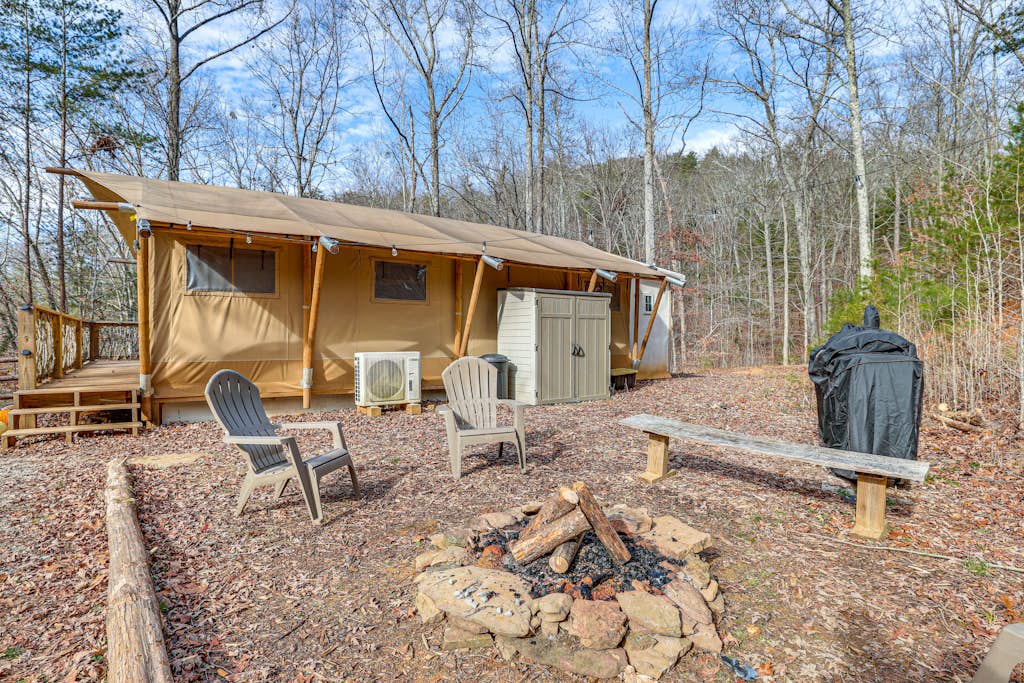 【野村トーイ】TENTE テンテ グレイハウンドバスセット 16 Mi to Lookout Mtn: Glamping Tent w/ Hot Tub | 4 Bed Trenton, GA