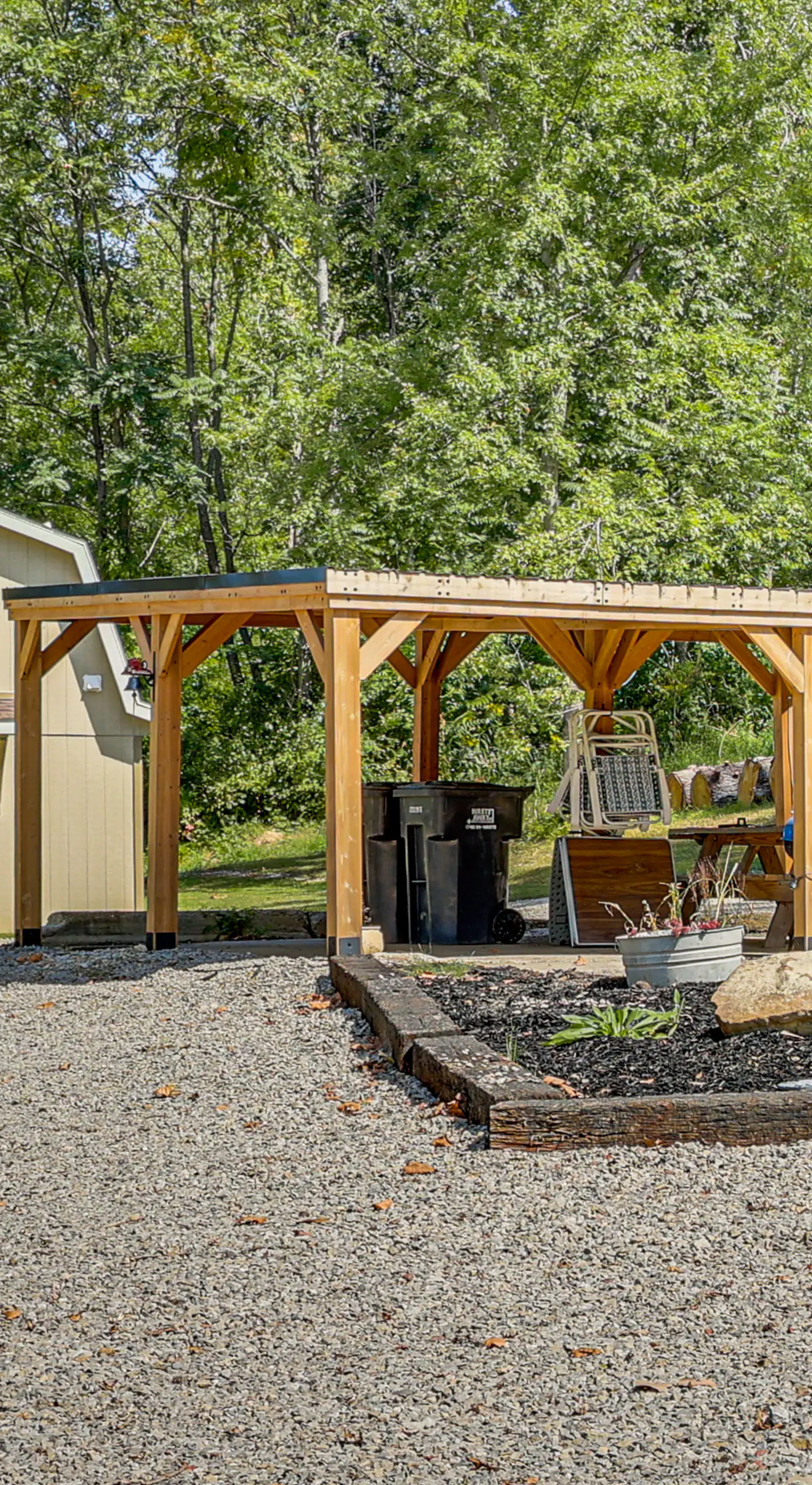 On 40 Acres: Charming Cabin in Zanesville!