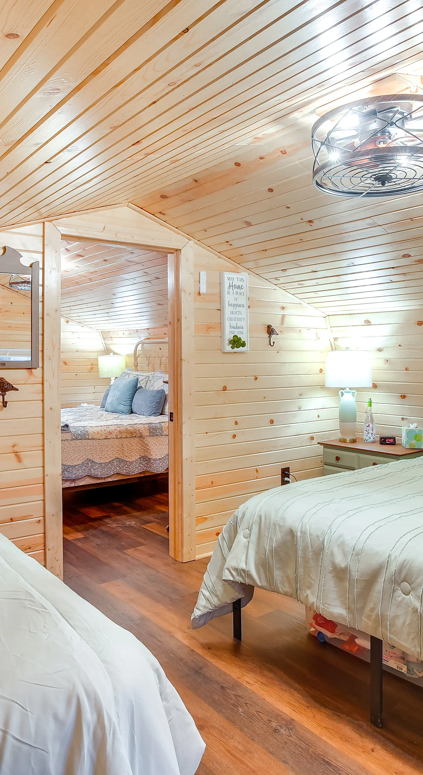 On 40 Acres: Charming Cabin in Zanesville!