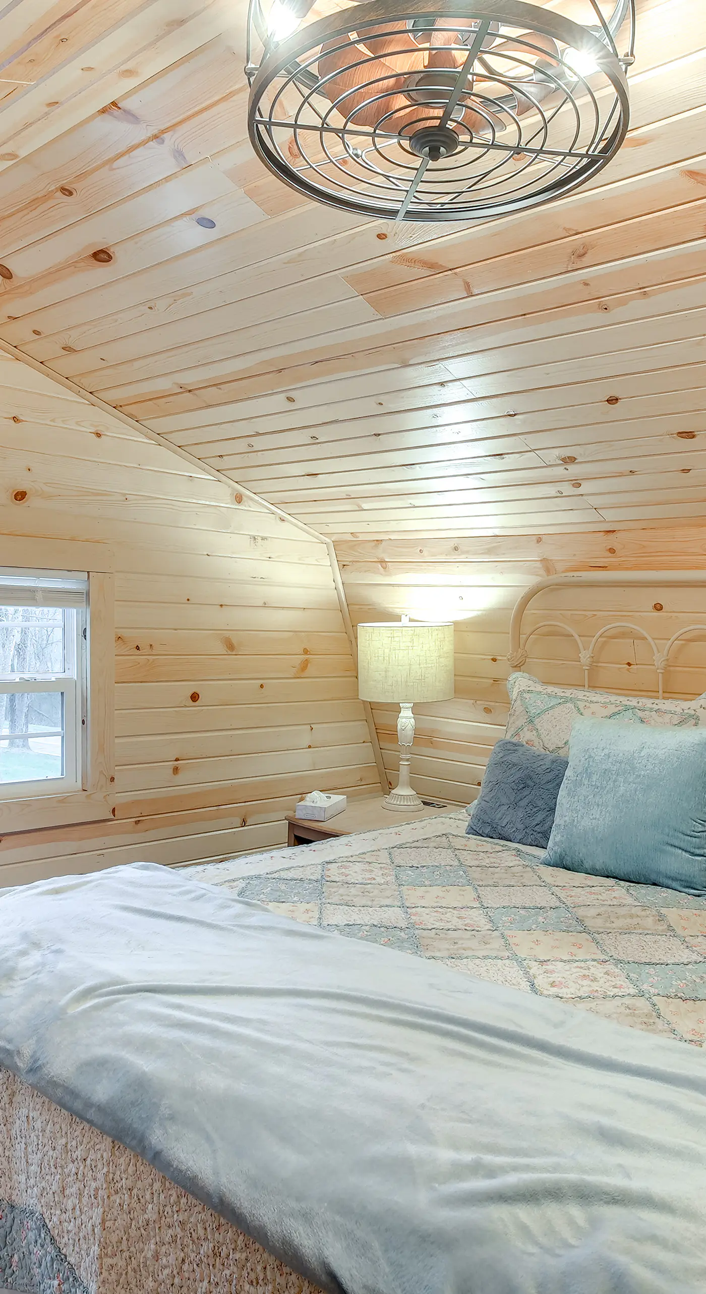 On 40 Acres: Charming Cabin in Zanesville!