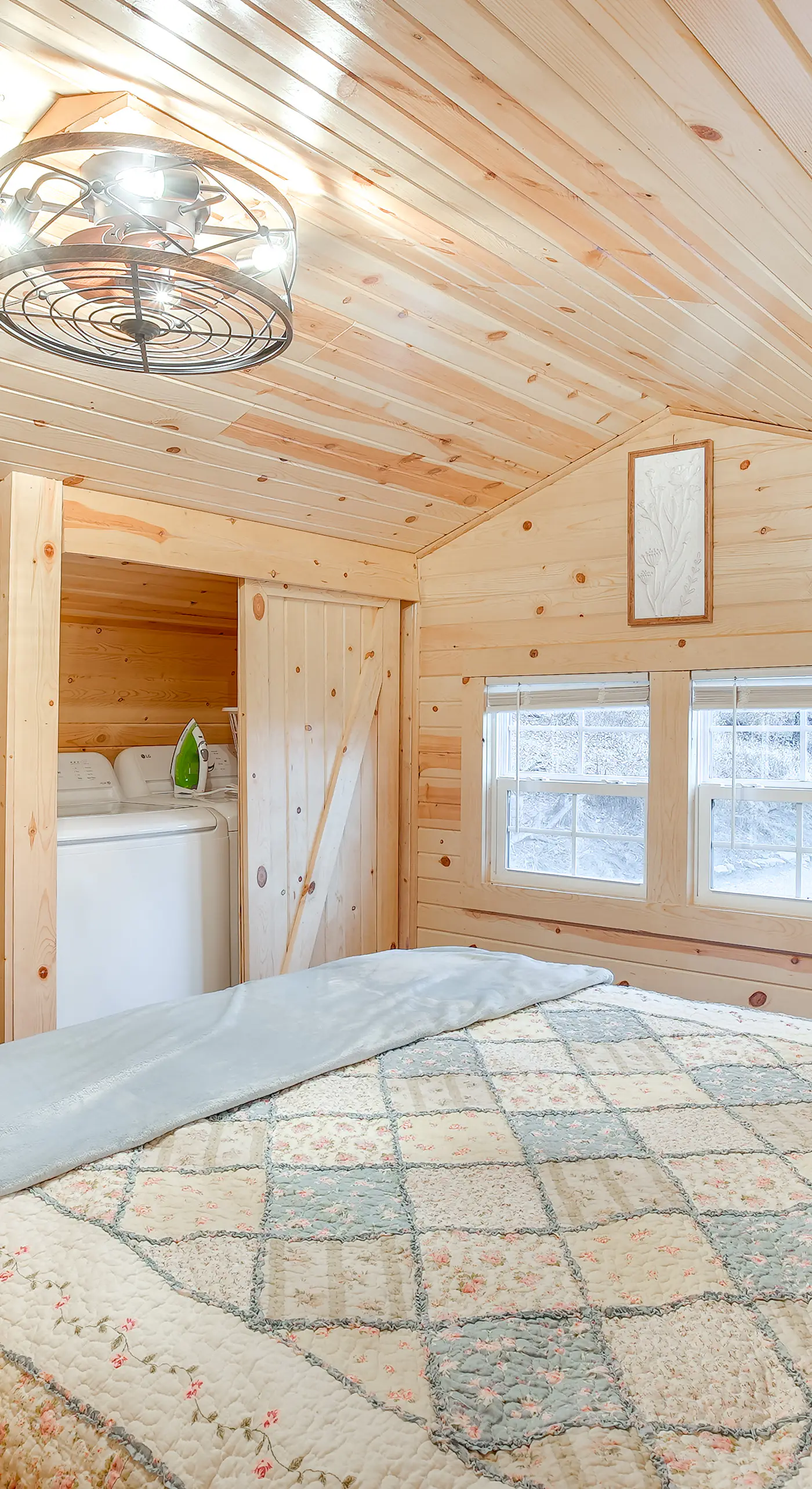 On 40 Acres: Charming Cabin in Zanesville!