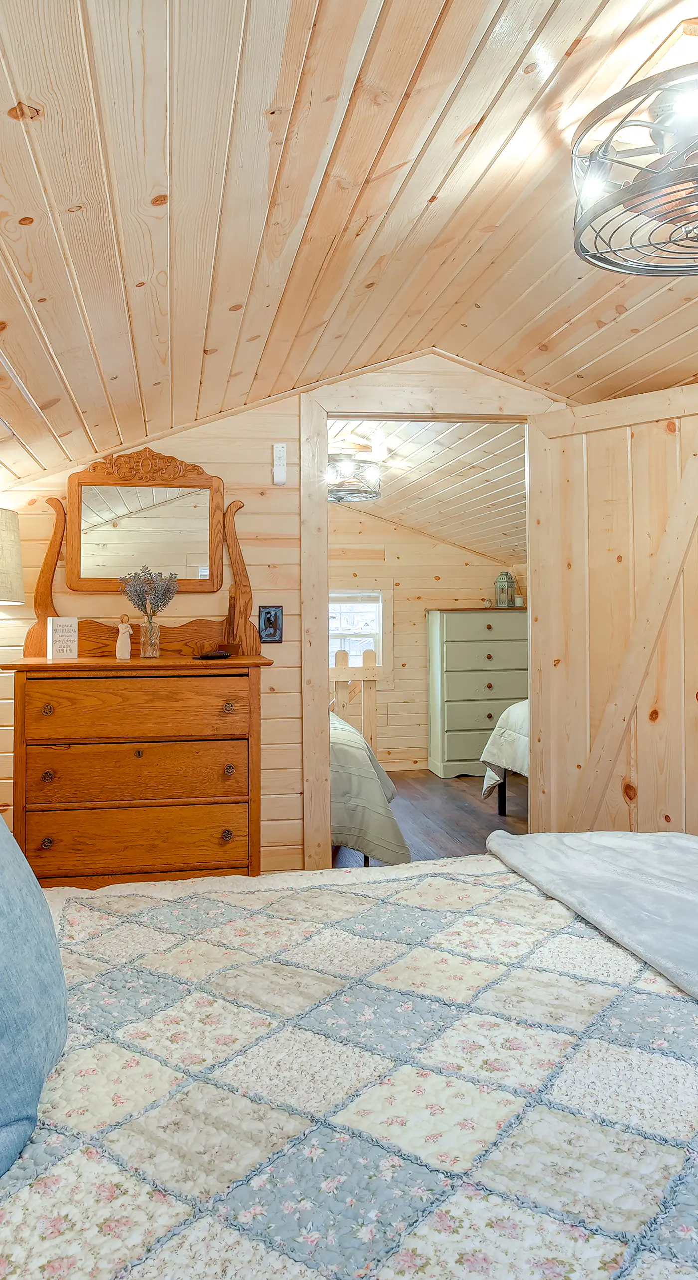 On 40 Acres: Charming Cabin in Zanesville!