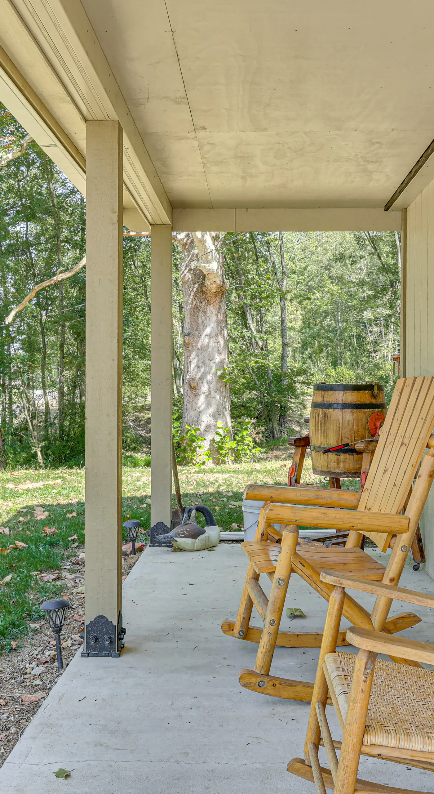 On 40 Acres: Charming Cabin in Zanesville!