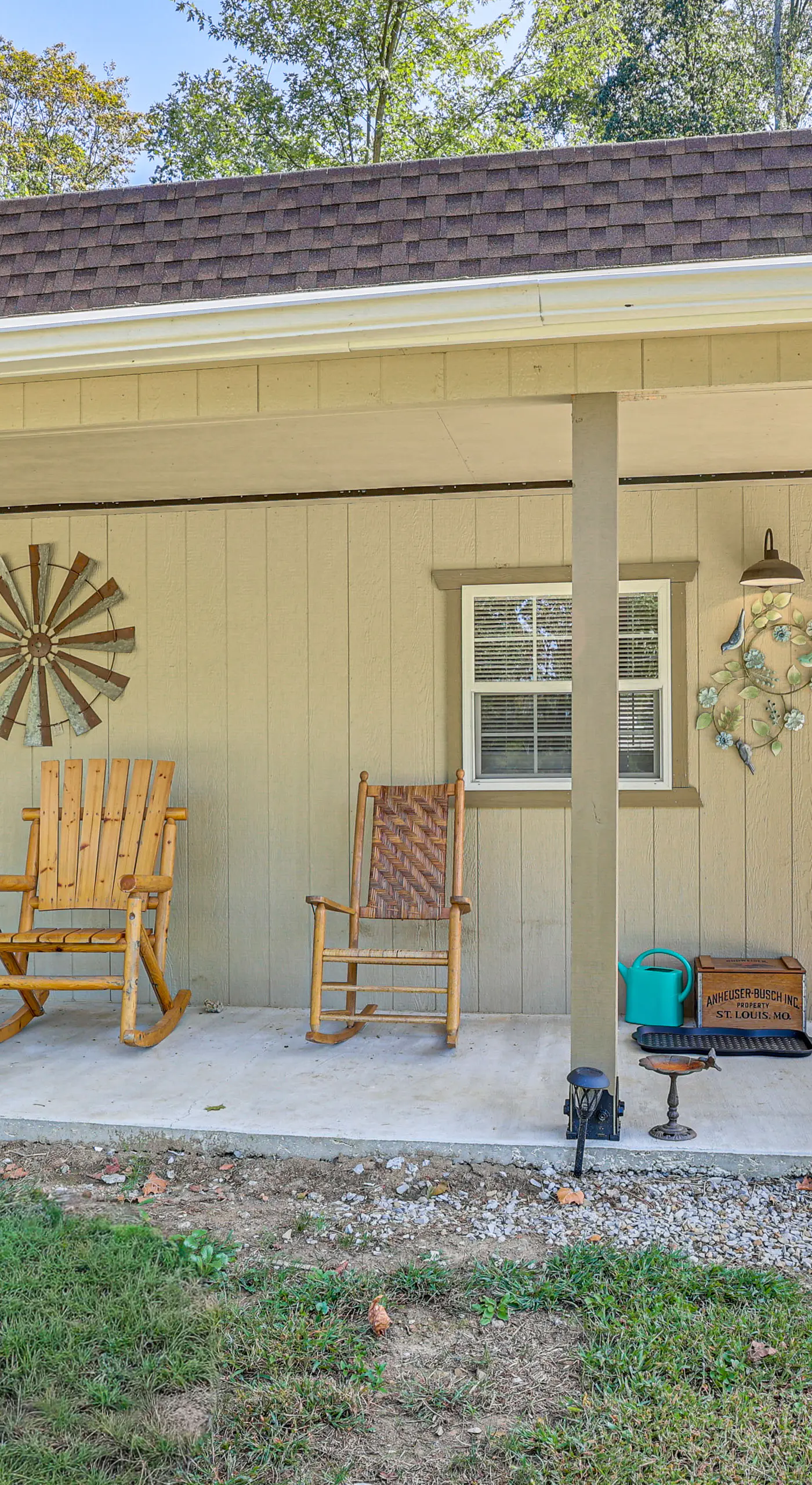 On 40 Acres: Charming Cabin in Zanesville!