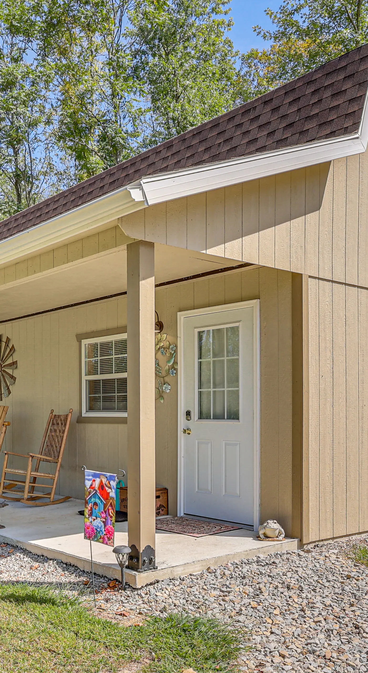 On 40 Acres: Charming Cabin in Zanesville!