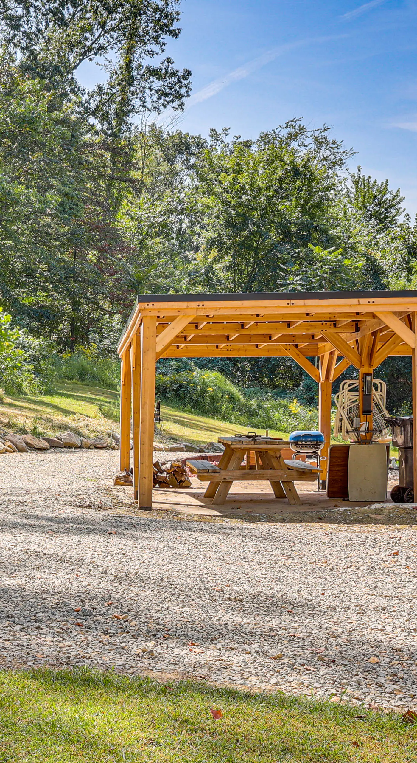 On 40 Acres: Charming Cabin in Zanesville!