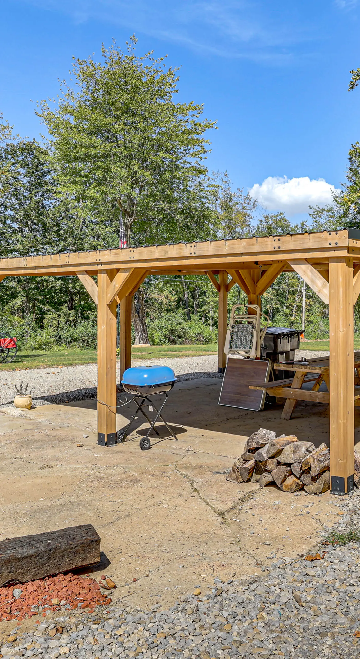 On 40 Acres: Charming Cabin in Zanesville!