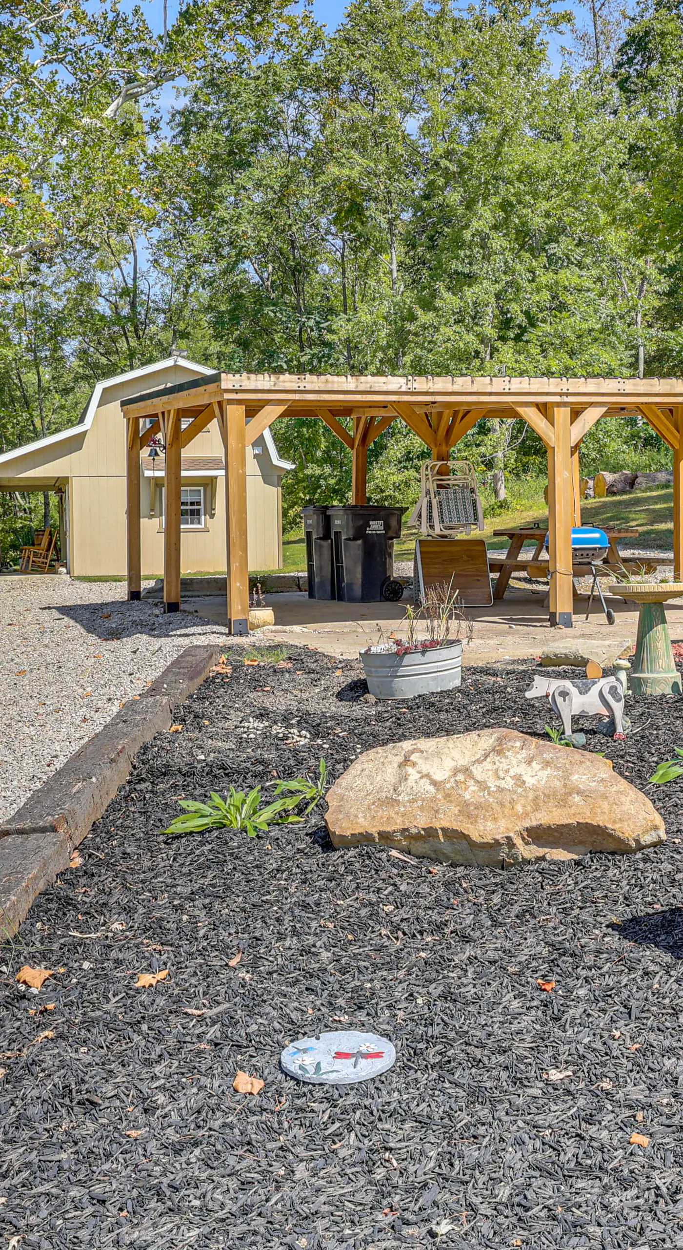 On 40 Acres: Charming Cabin in Zanesville!