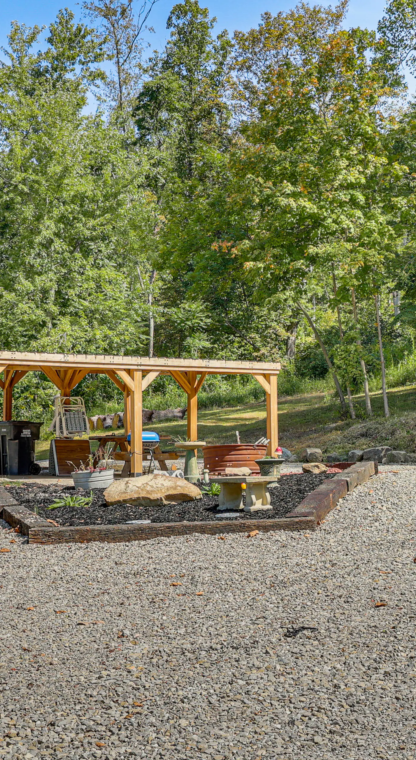 On 40 Acres: Charming Cabin in Zanesville!