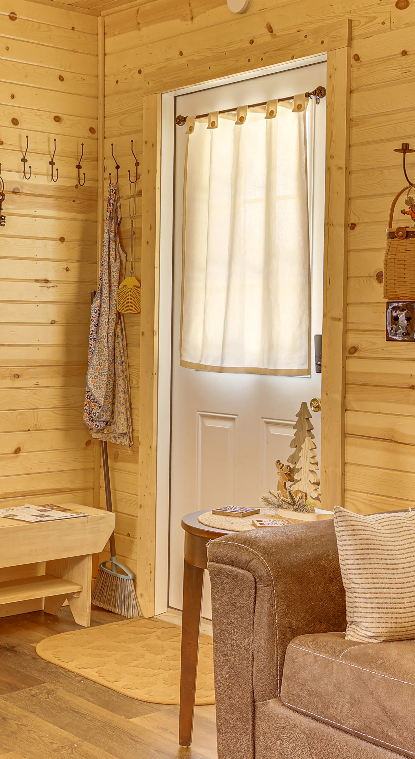 On 40 Acres: Charming Cabin in Zanesville!