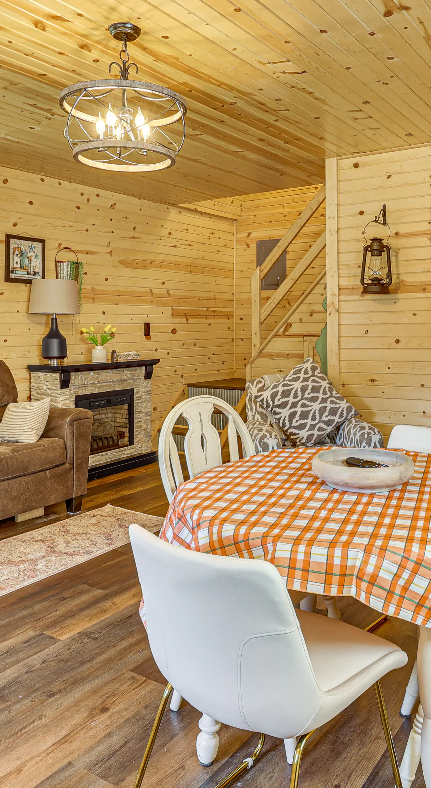 On 40 Acres: Charming Cabin in Zanesville!