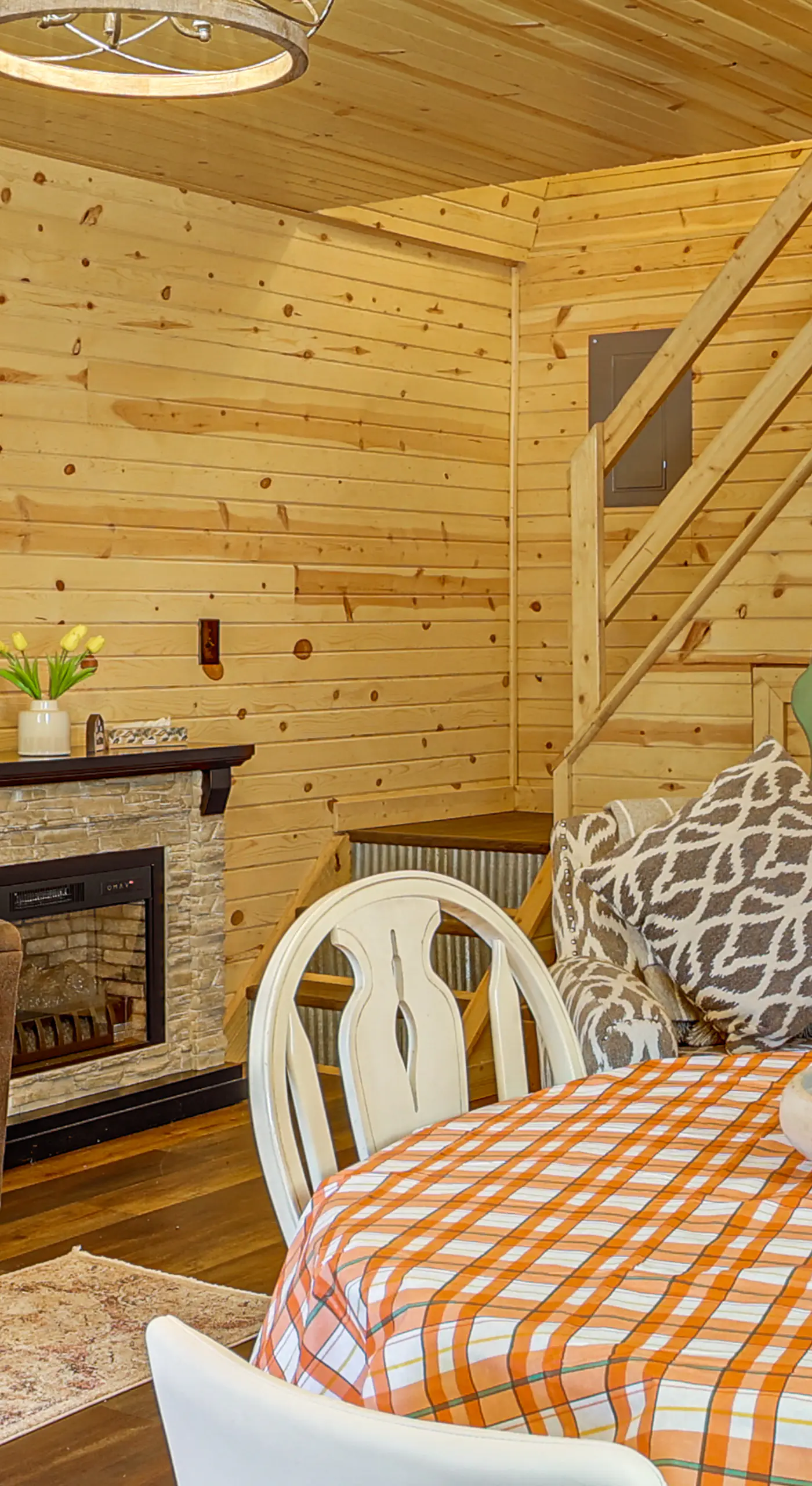 On 40 Acres: Charming Cabin in Zanesville!