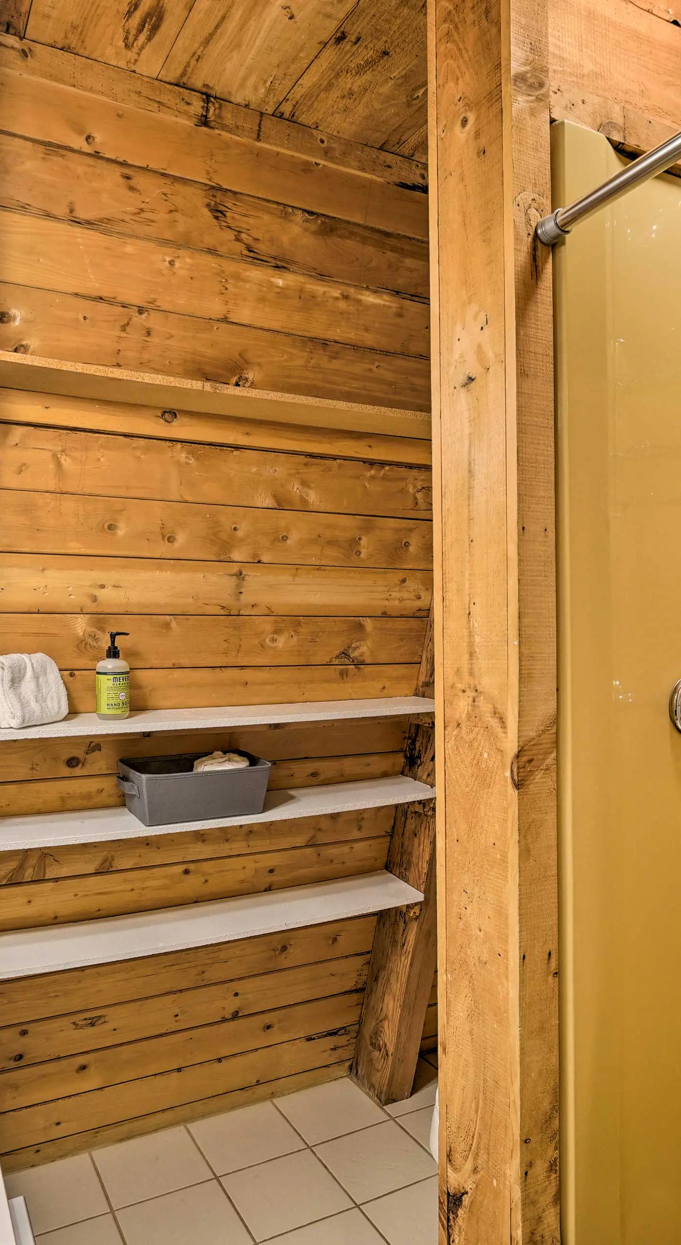 Wilmington Chalet w/ Hot Tub < 8 Mi to Mount Snow!