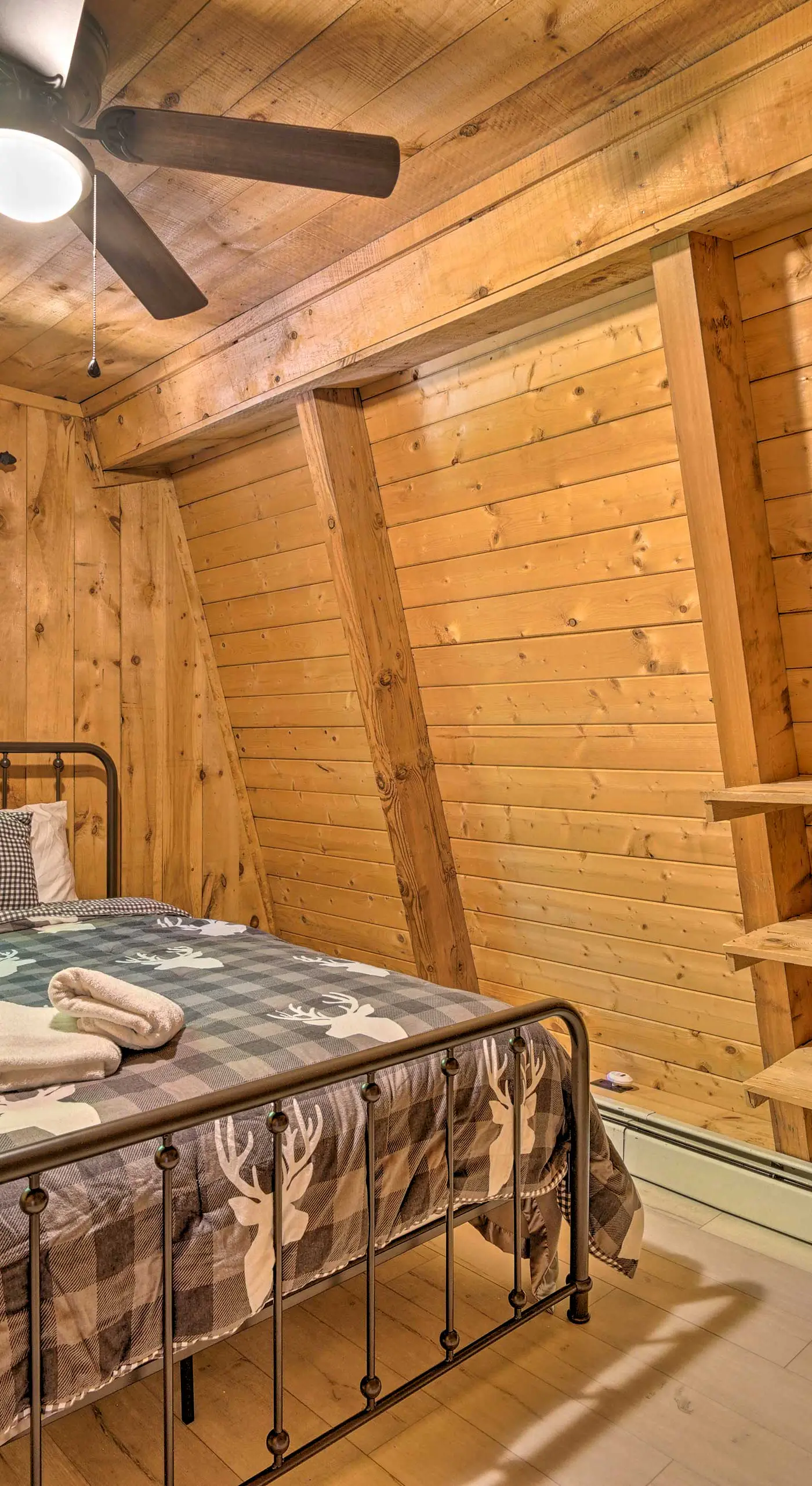 Wilmington Chalet w/ Hot Tub < 8 Mi to Mount Snow!