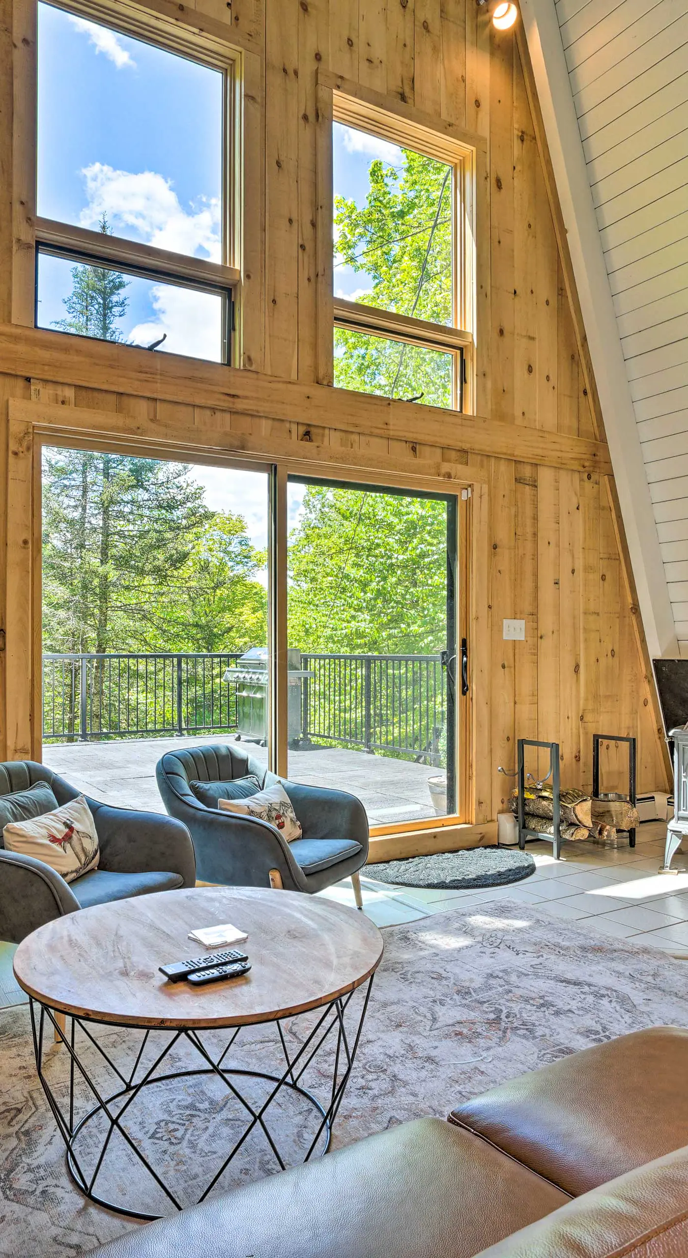 Wilmington Chalet w/ Hot Tub < 8 Mi to Mount Snow!