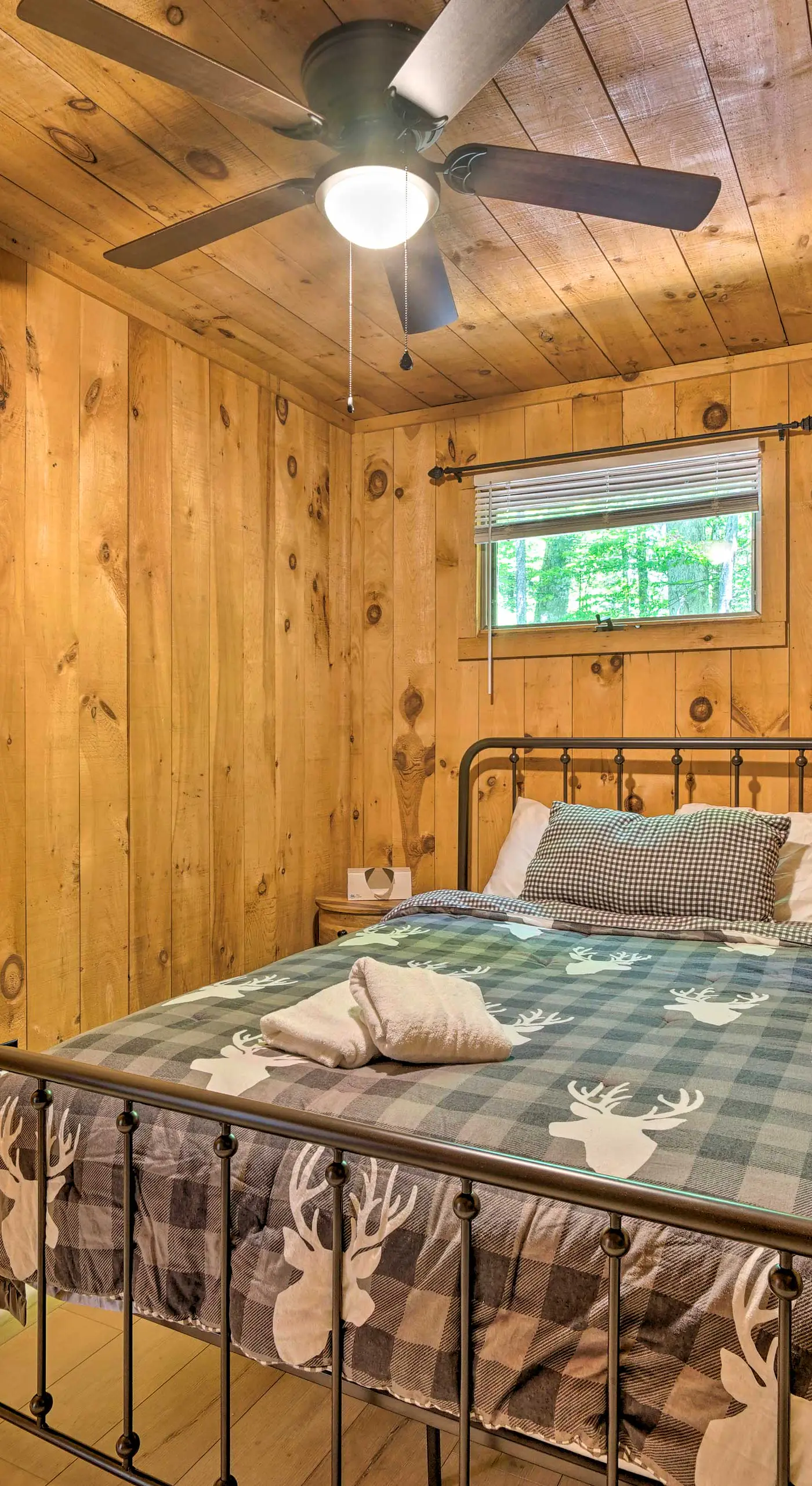 Wilmington Chalet w/ Hot Tub < 8 Mi to Mount Snow!