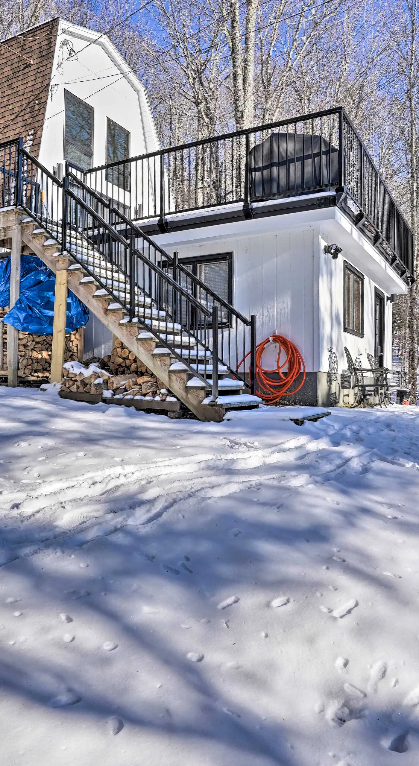 Wilmington Chalet w/ Hot Tub < 8 Mi to Mount Snow!