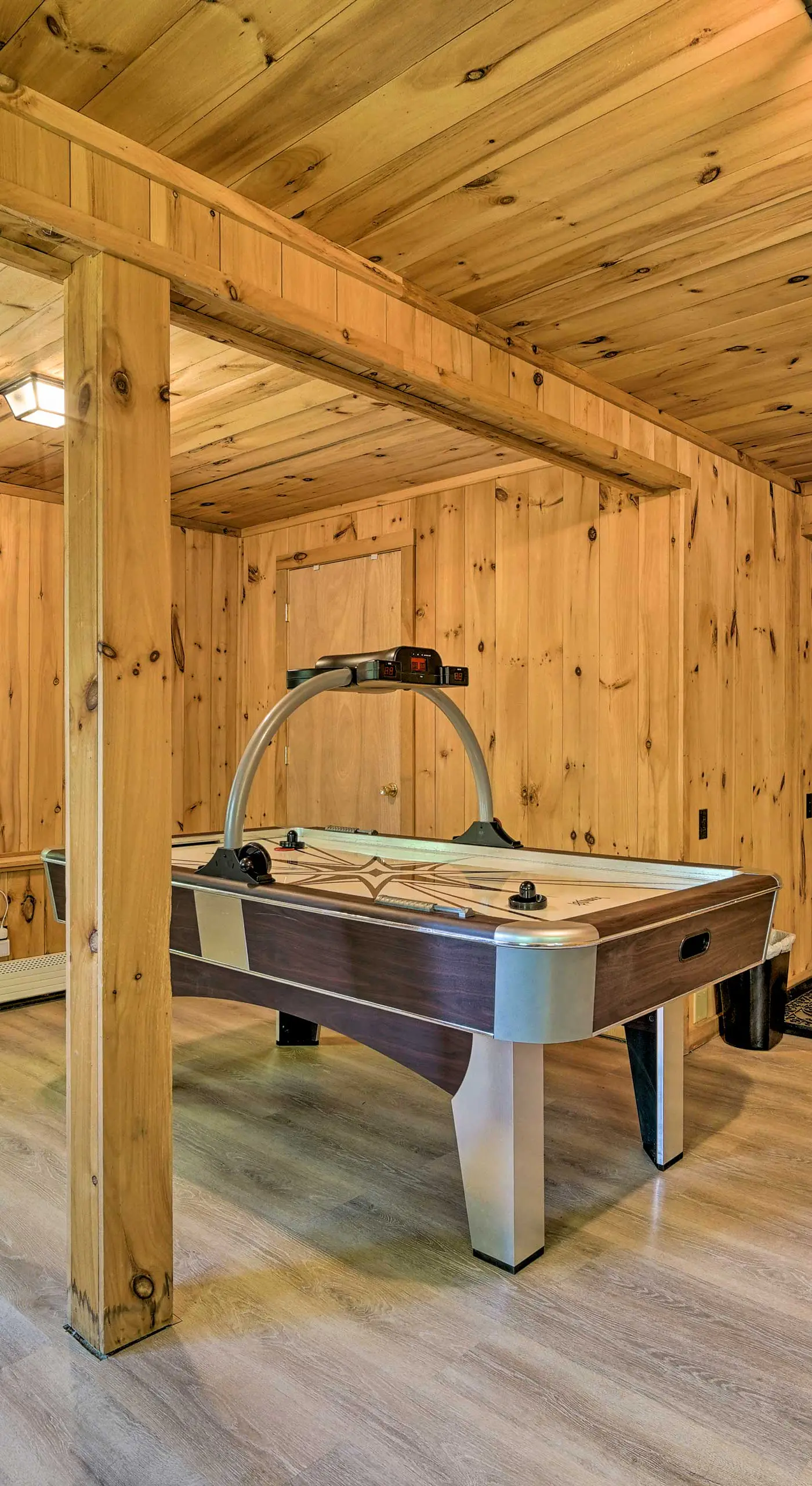 Wilmington Chalet w/ Hot Tub < 8 Mi to Mount Snow!