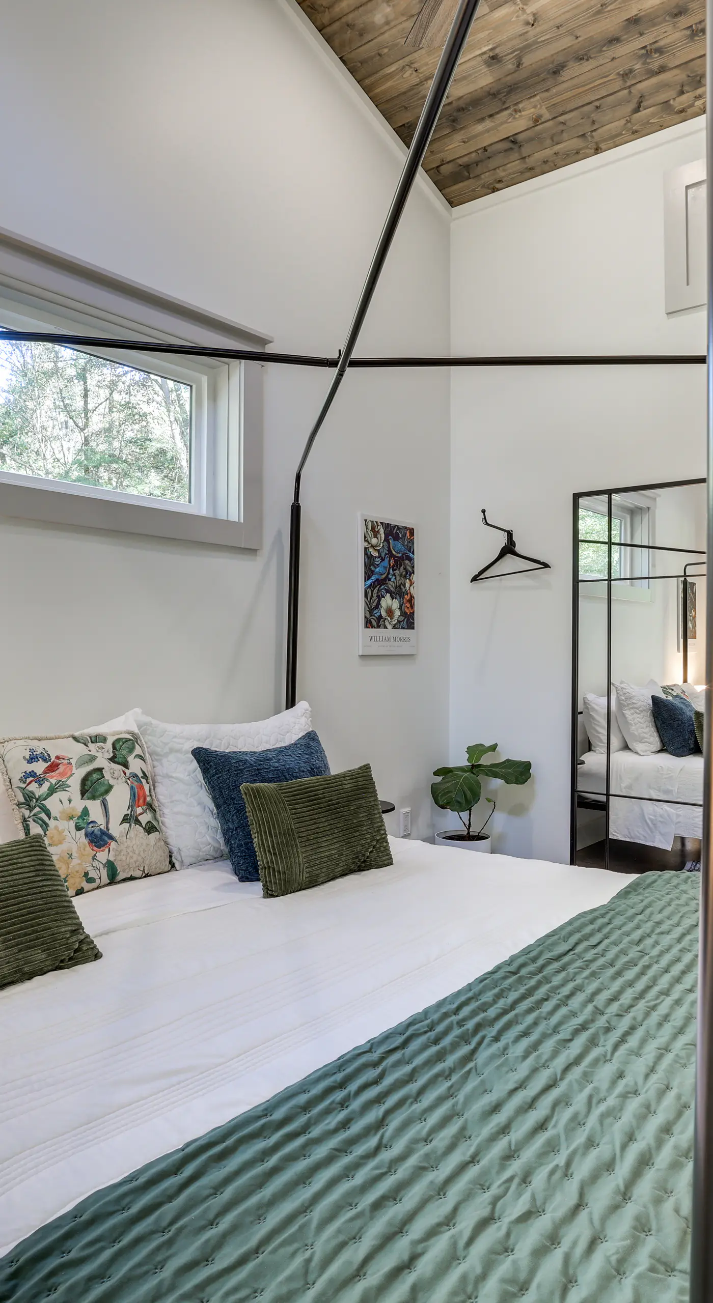 ‘Whitewood’ w/ Hot Tub: Peaceful Wildwood Retreat
