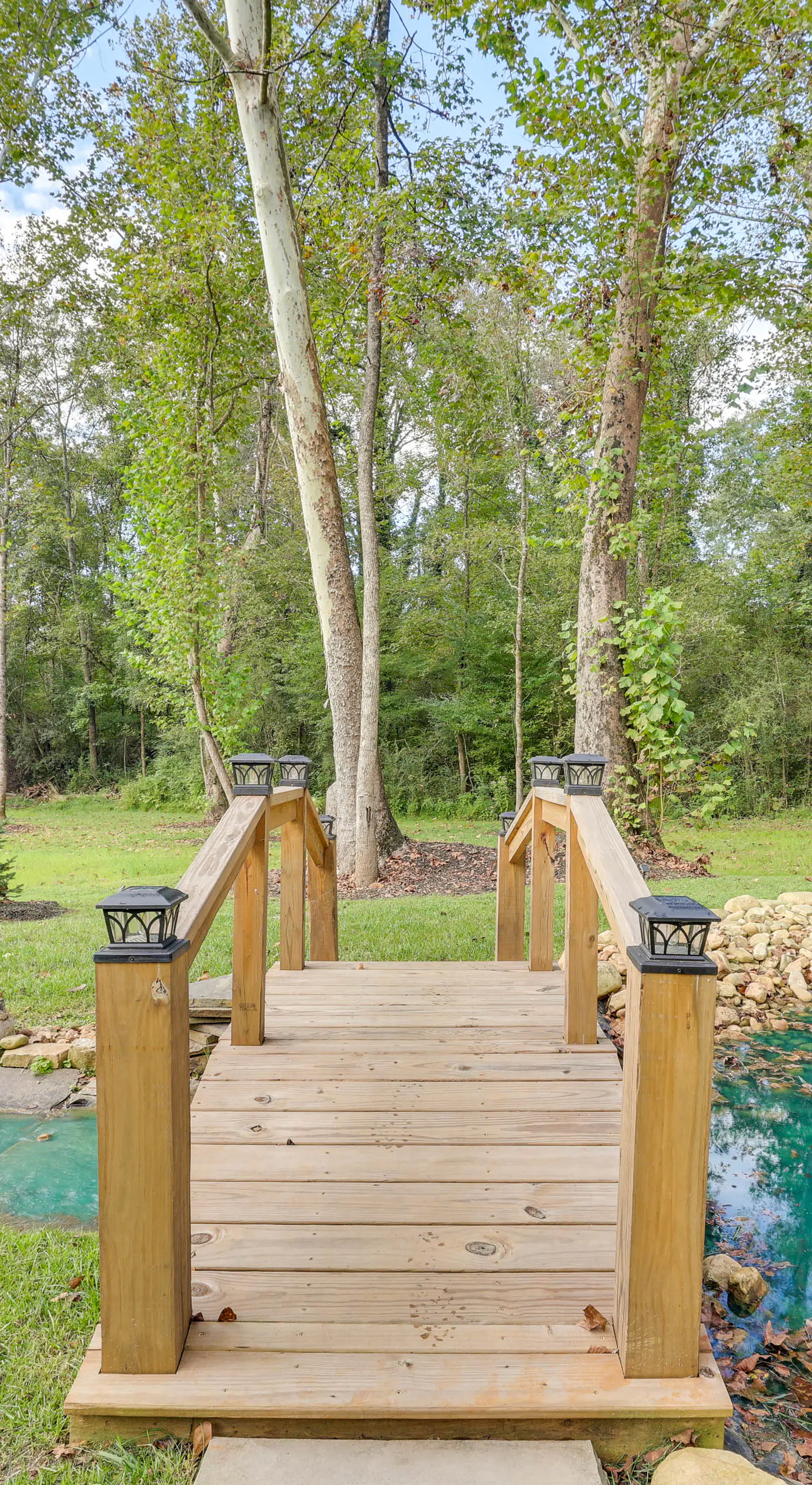 ‘Whitewood’ w/ Hot Tub: Peaceful Wildwood Retreat