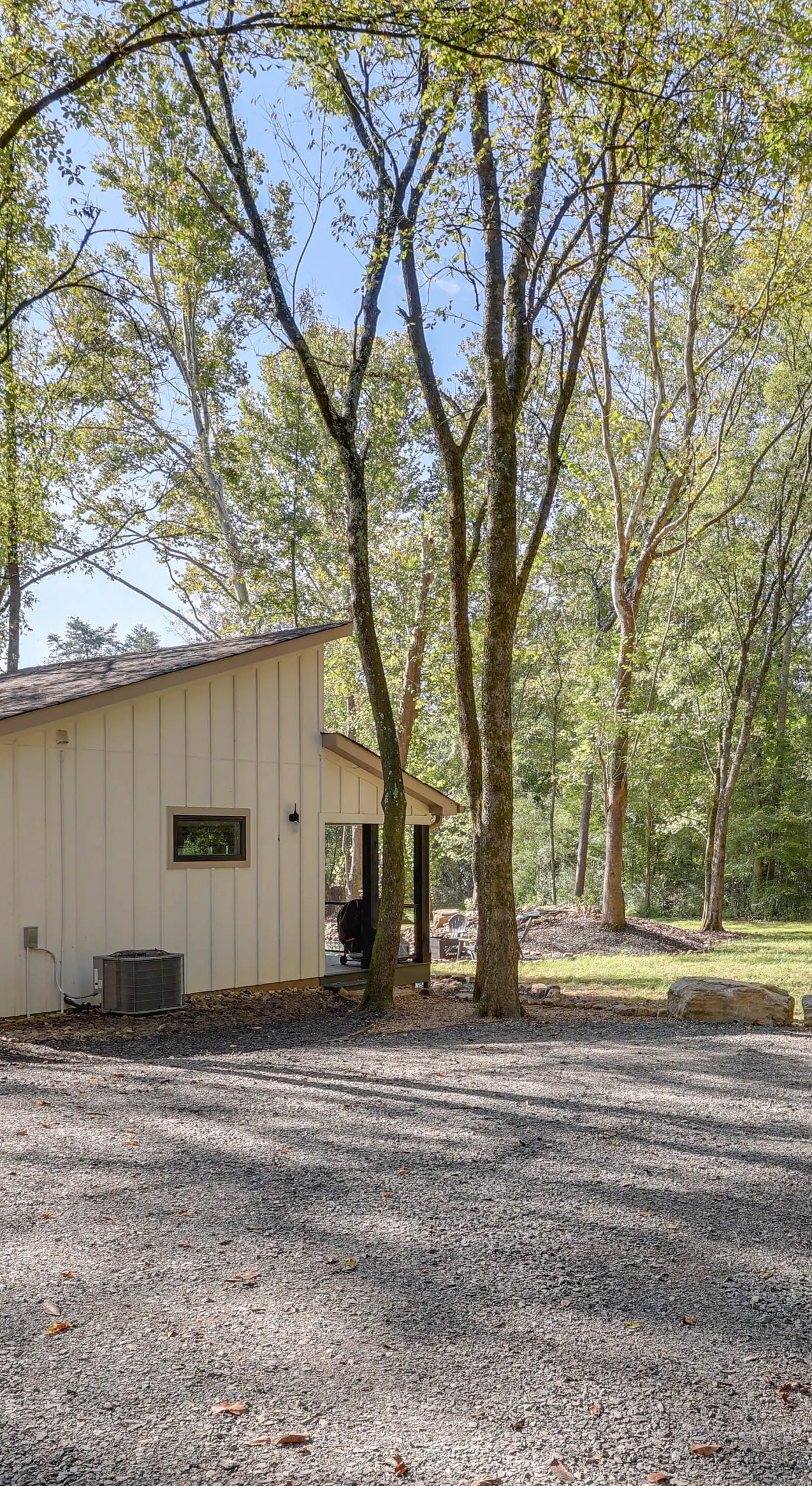 ‘Whitewood’ w/ Hot Tub: Peaceful Wildwood Retreat