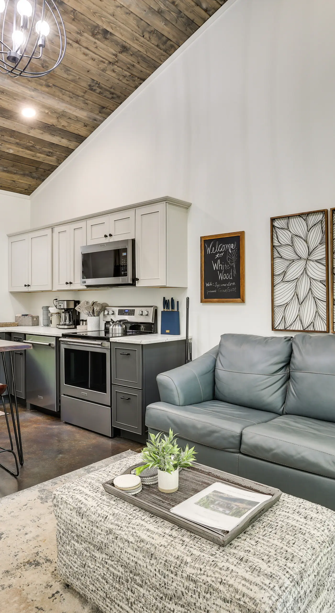 ‘Whitewood’ w/ Hot Tub: Peaceful Wildwood Retreat