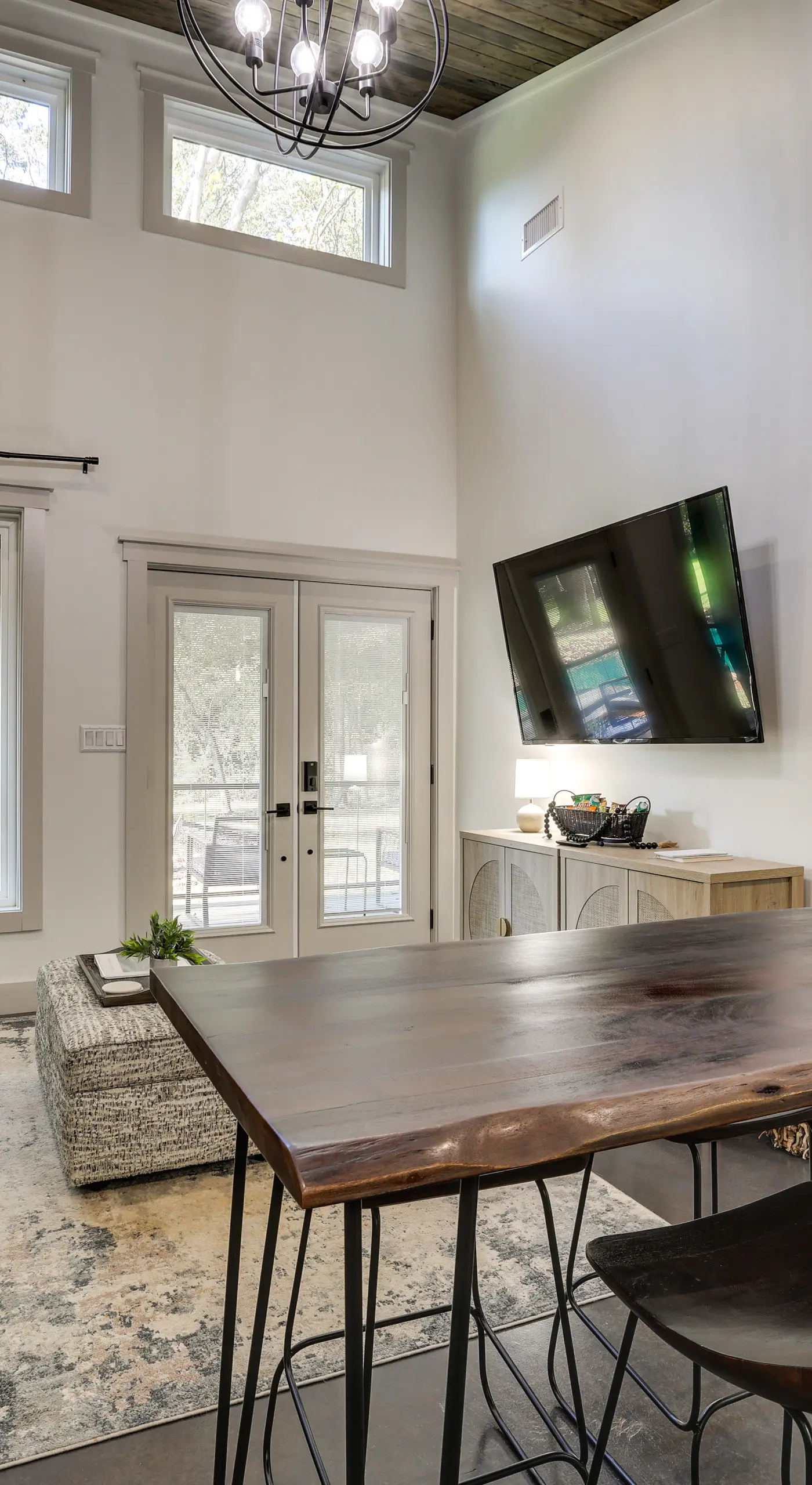 ‘Whitewood’ w/ Hot Tub: Peaceful Wildwood Retreat