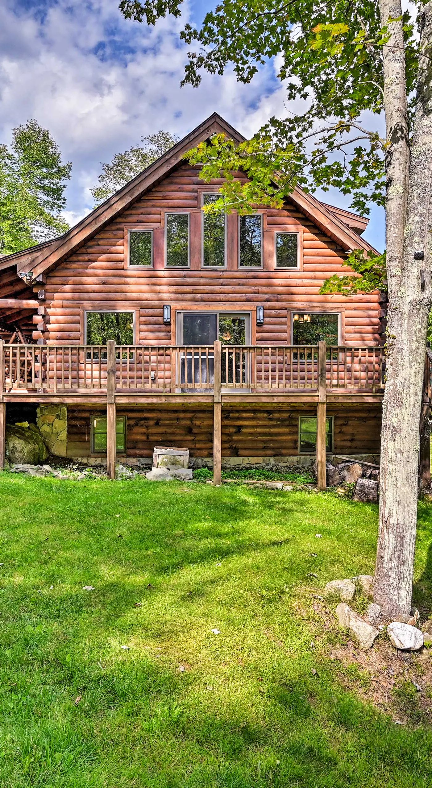 Private Chester Home w/ Deck, Mins to Skiing!