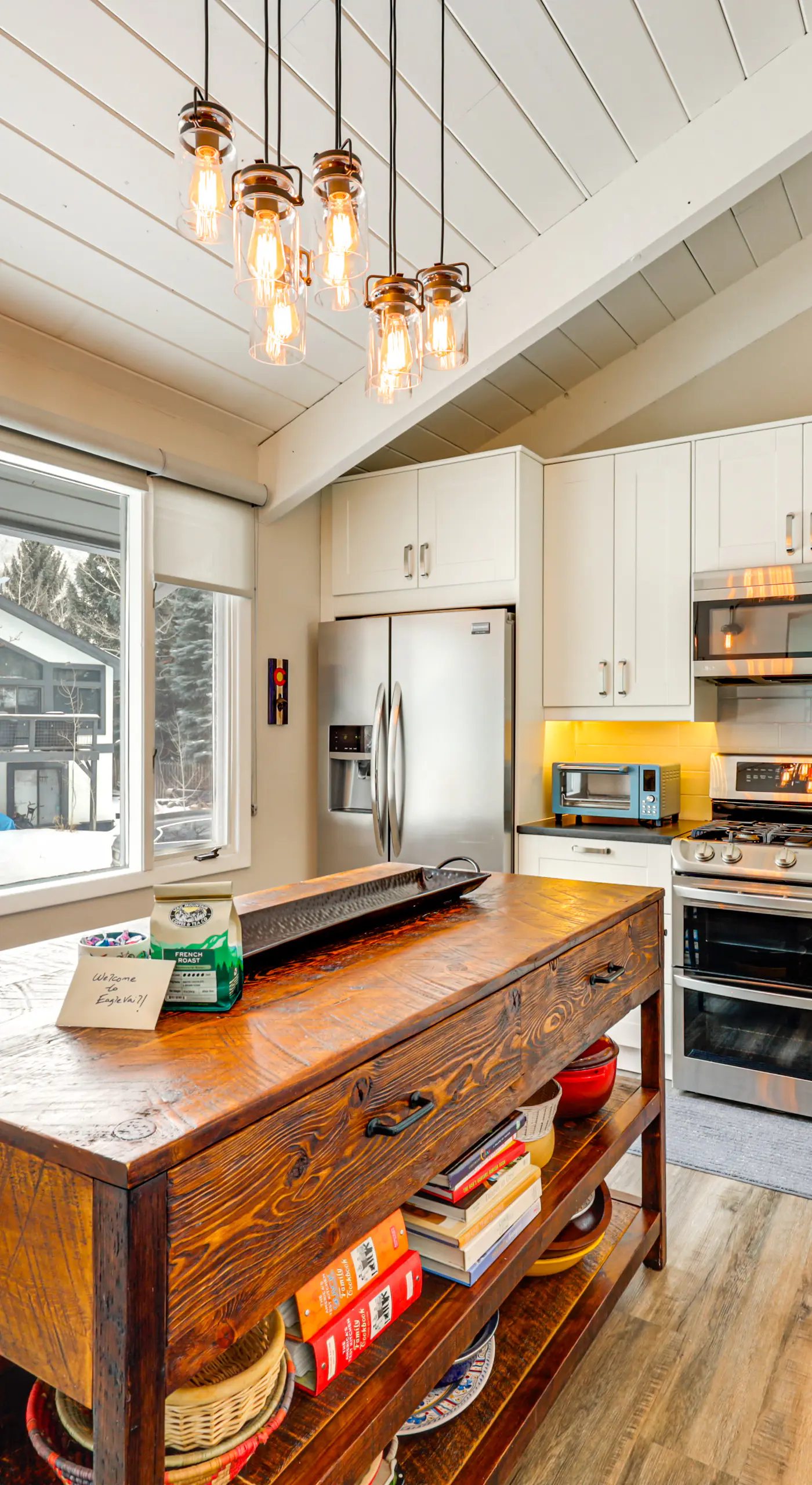 Modern Mountain Escape on Golf Course w/ Hot Tub!