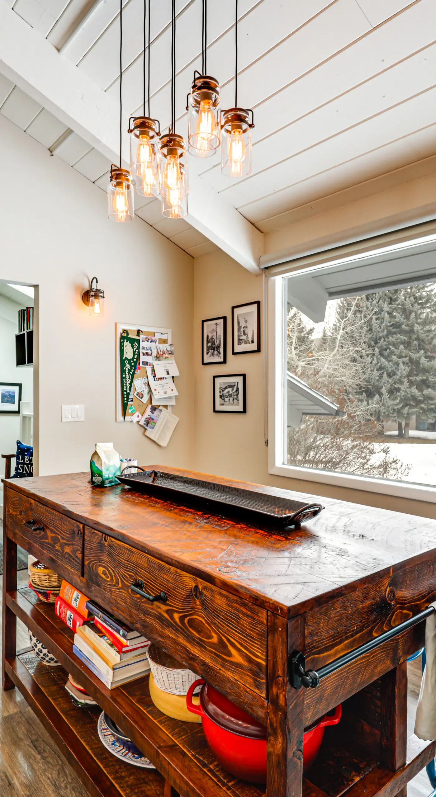 Modern Mountain Escape on Golf Course w/ Hot Tub!