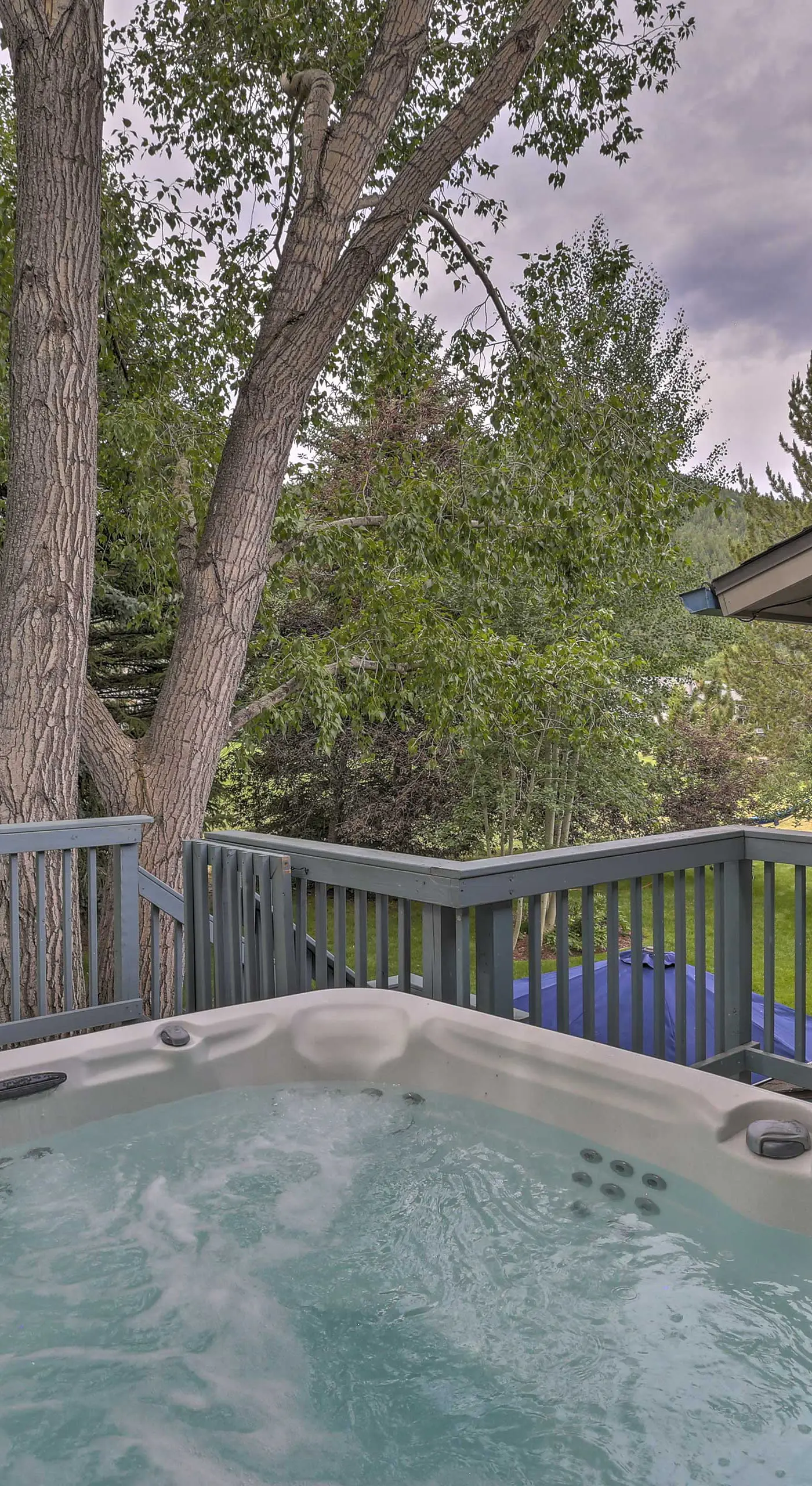 Modern Mountain Escape on Golf Course w/ Hot Tub!