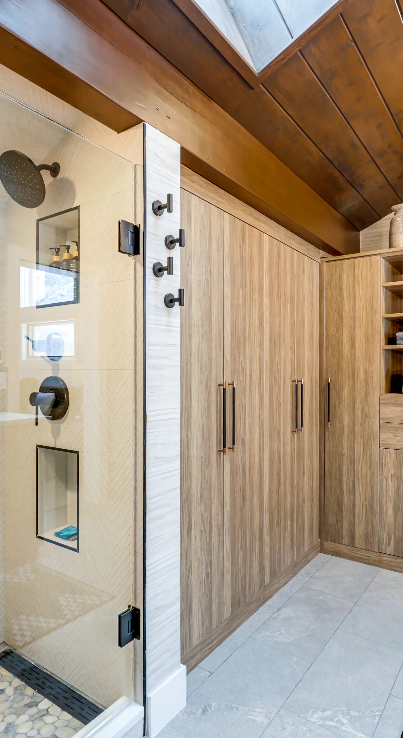 Modern Mountain Escape on Golf Course w/ Hot Tub!