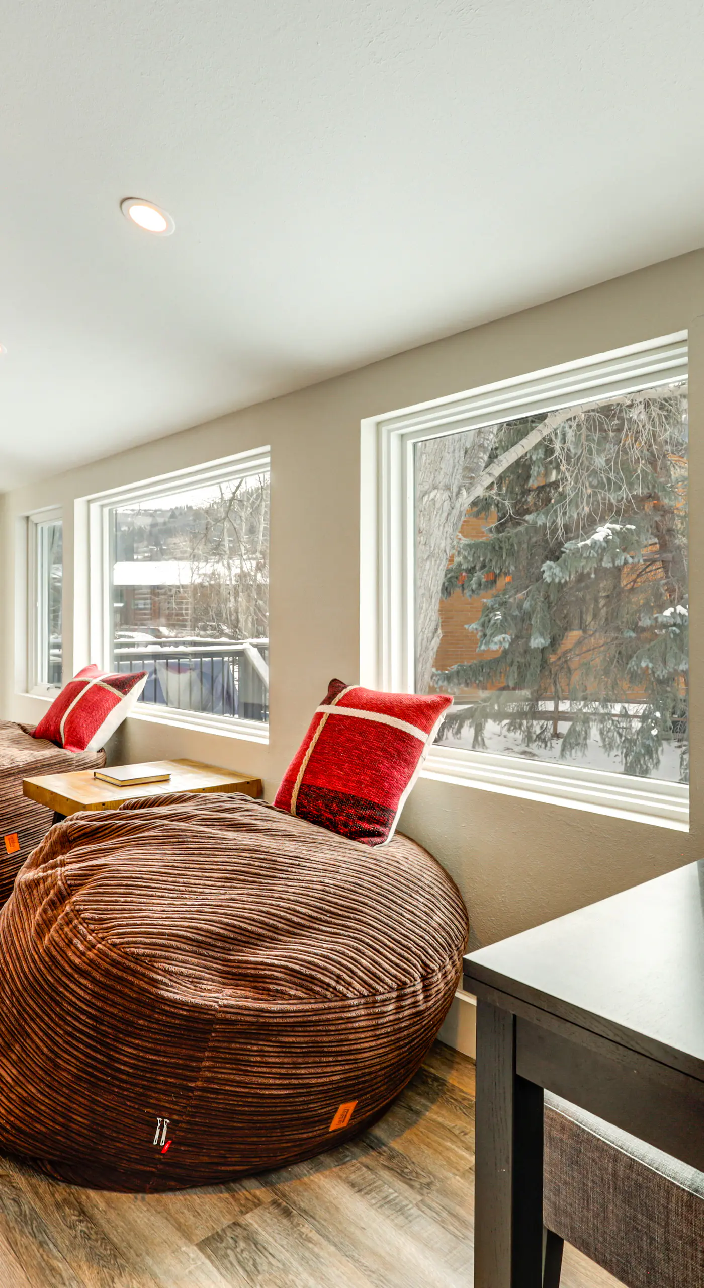 Modern Mountain Escape on Golf Course w/ Hot Tub!