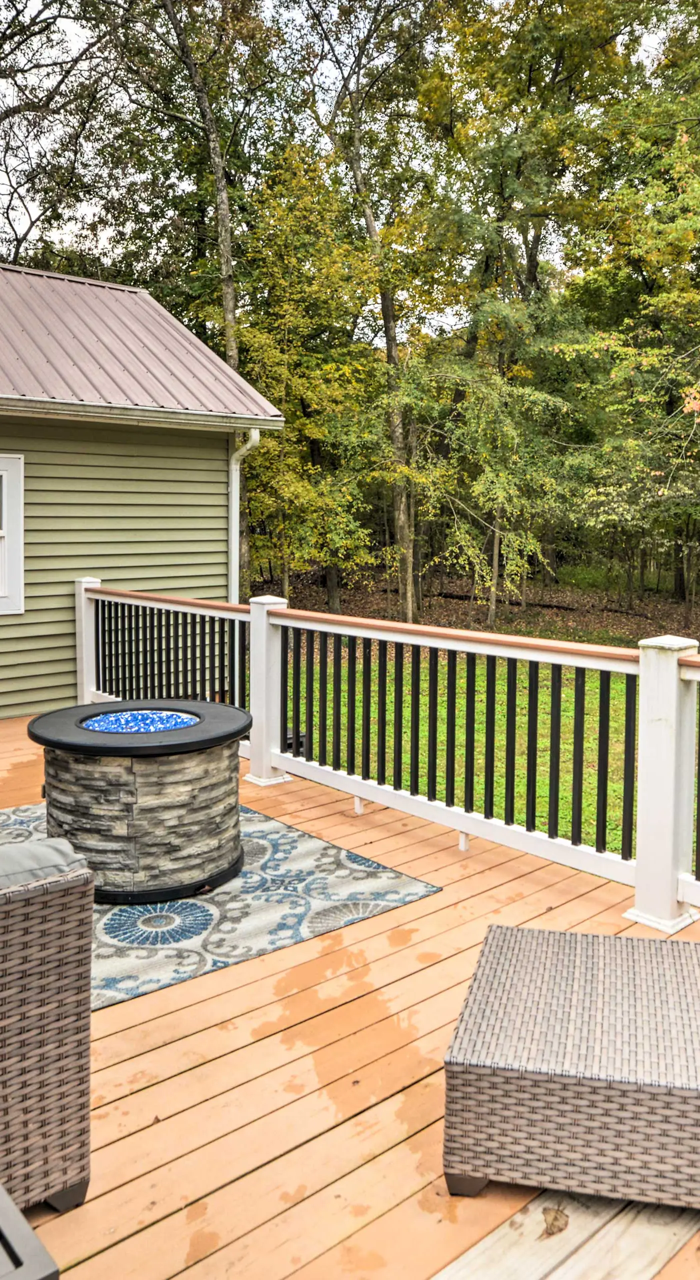 Private Dock & Lake Access: Benton Family Home