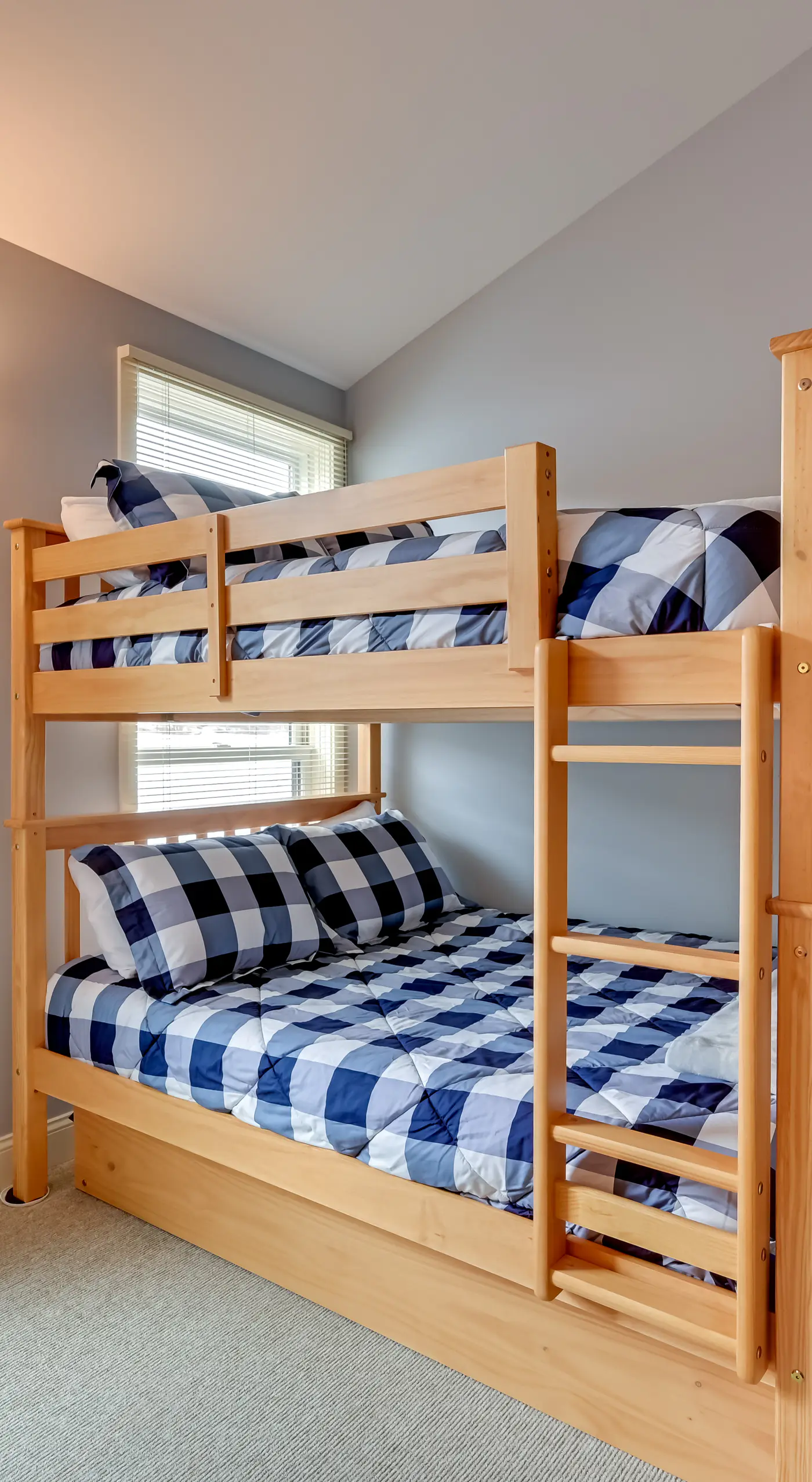 Bright Condo w/ Community Perks: Near Ski Quechee!