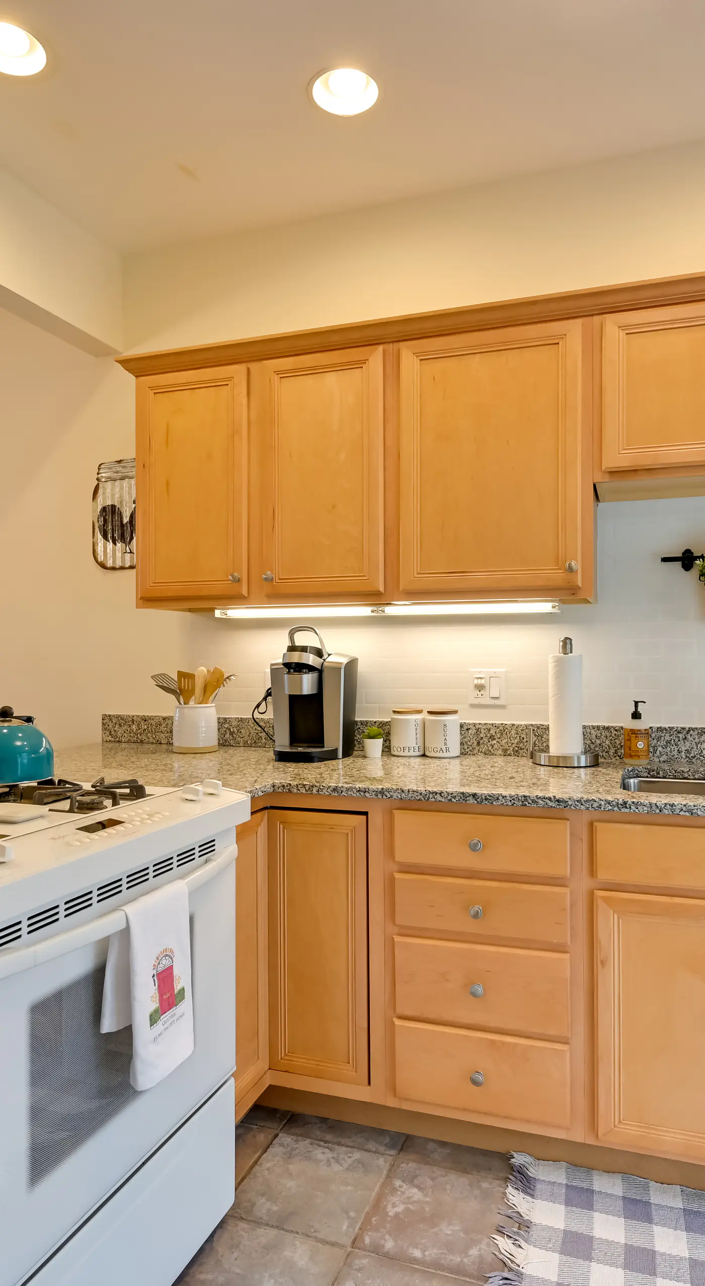 Bright Condo w/ Community Perks: Near Ski Quechee!