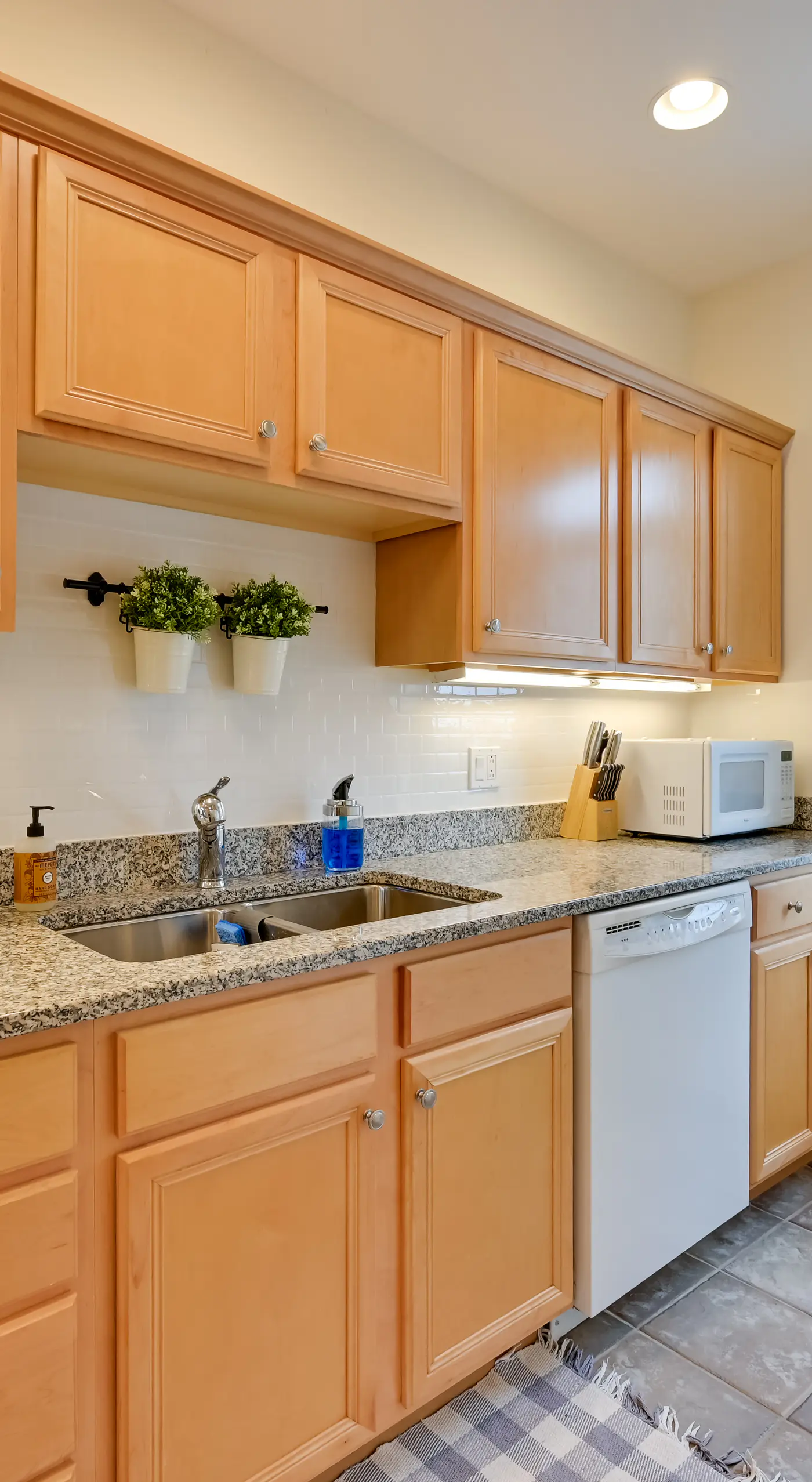 Bright Condo w/ Community Perks: Near Ski Quechee!